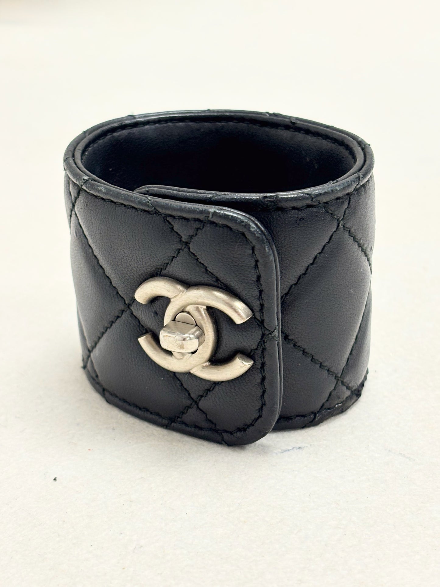 CHANEL Bracelet Manchette Cuir