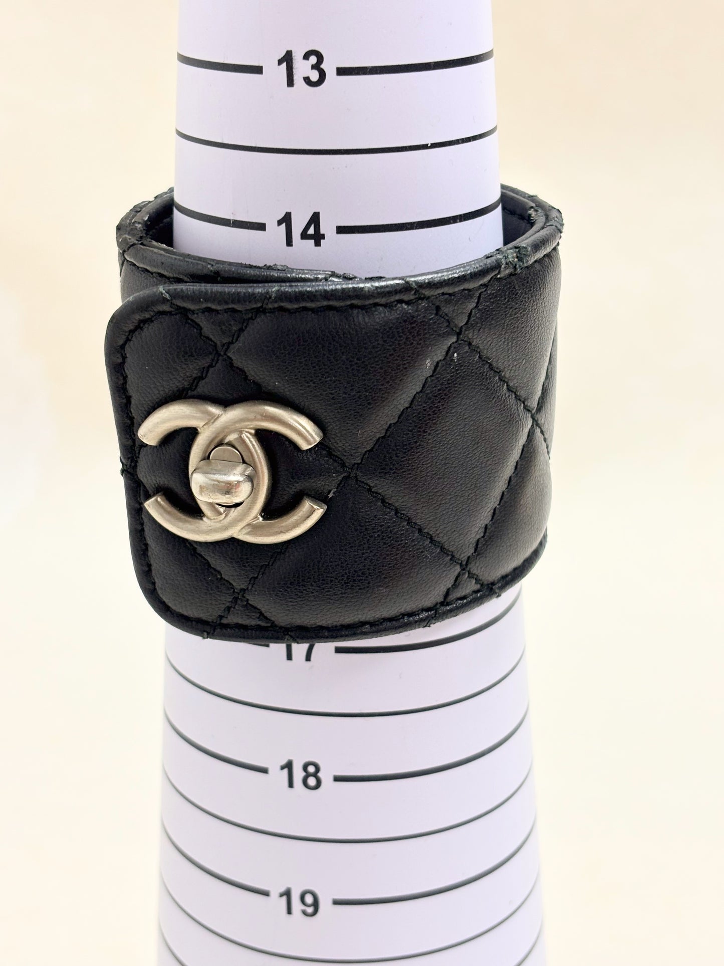 CHANEL Bracelet Manchette Cuir