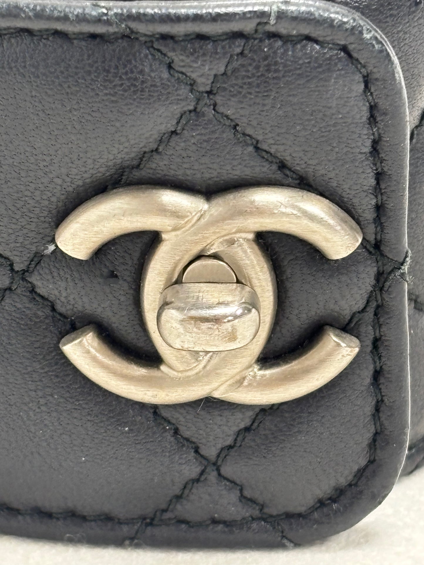 CHANEL Bracelet Manchette Cuir