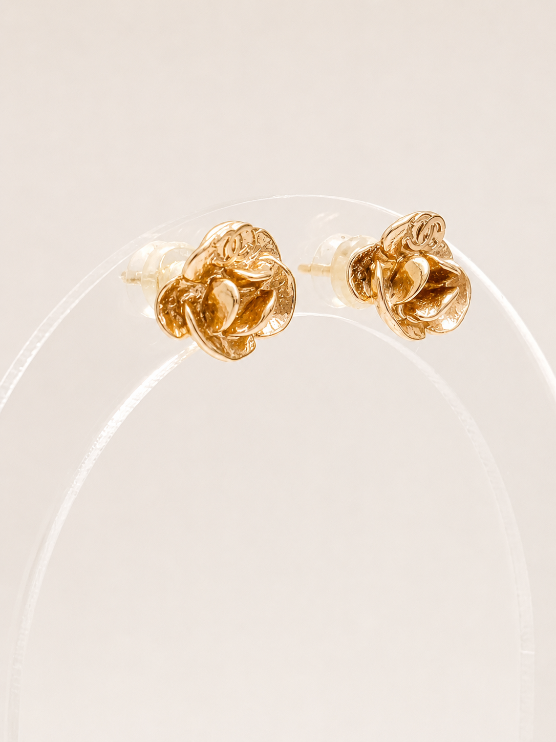 CHANEL Boucles d'oreilles Camélia