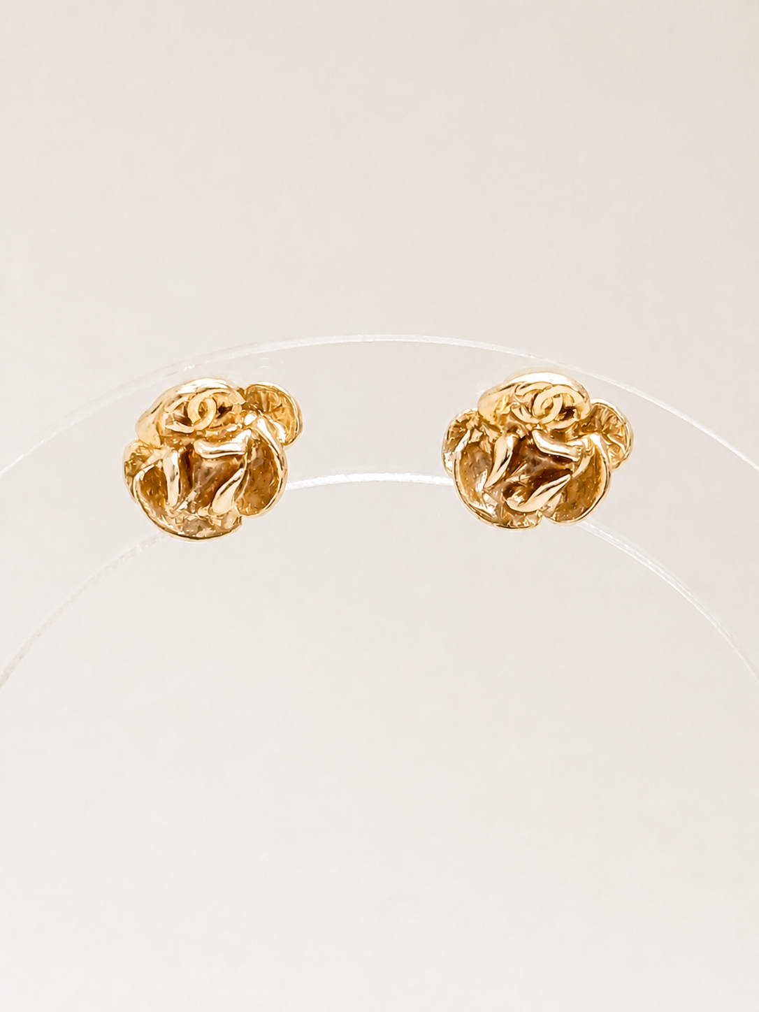 CHANEL Boucles d'oreilles Camélia