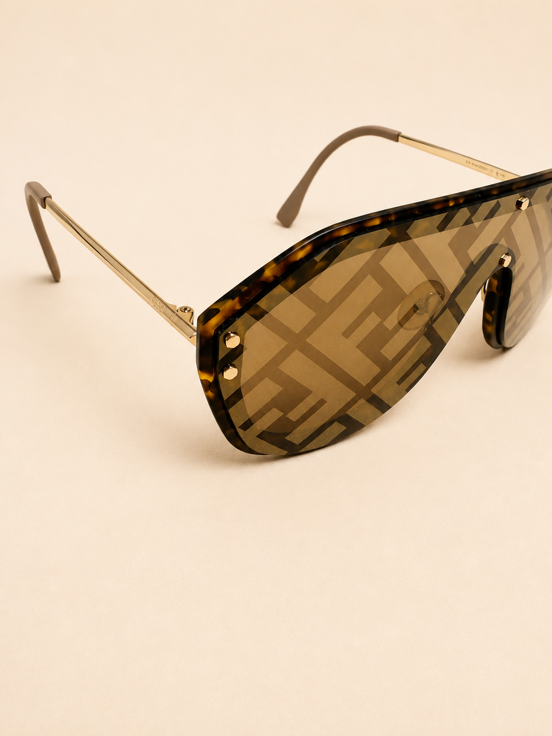 FENDI Lunettes de soleil Fabulous Shield