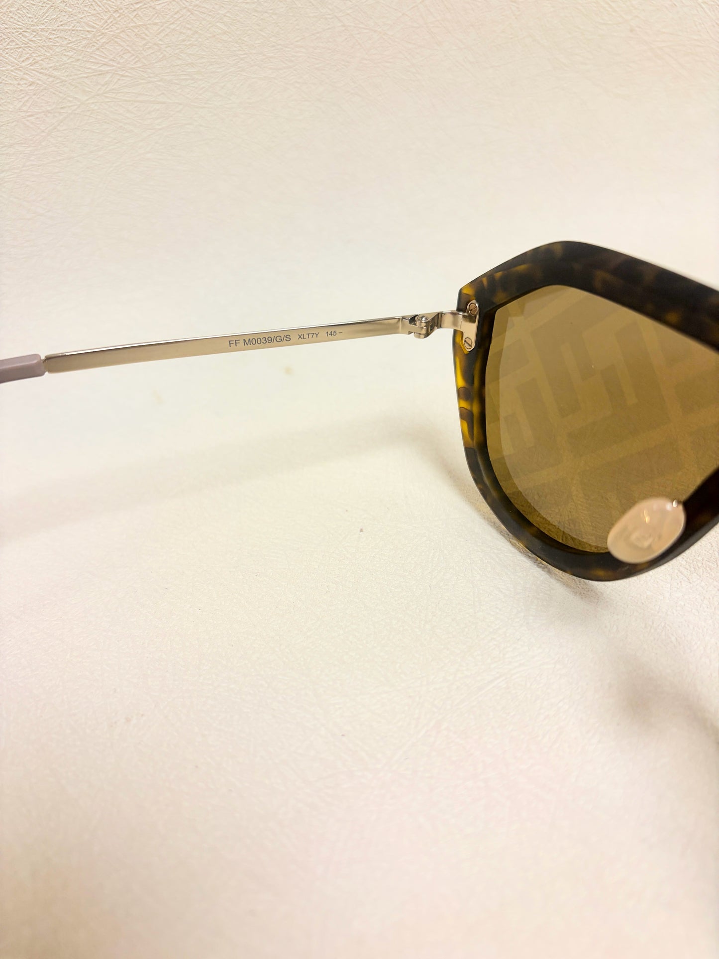 FENDI Lunettes de soleil Fabulous Shield