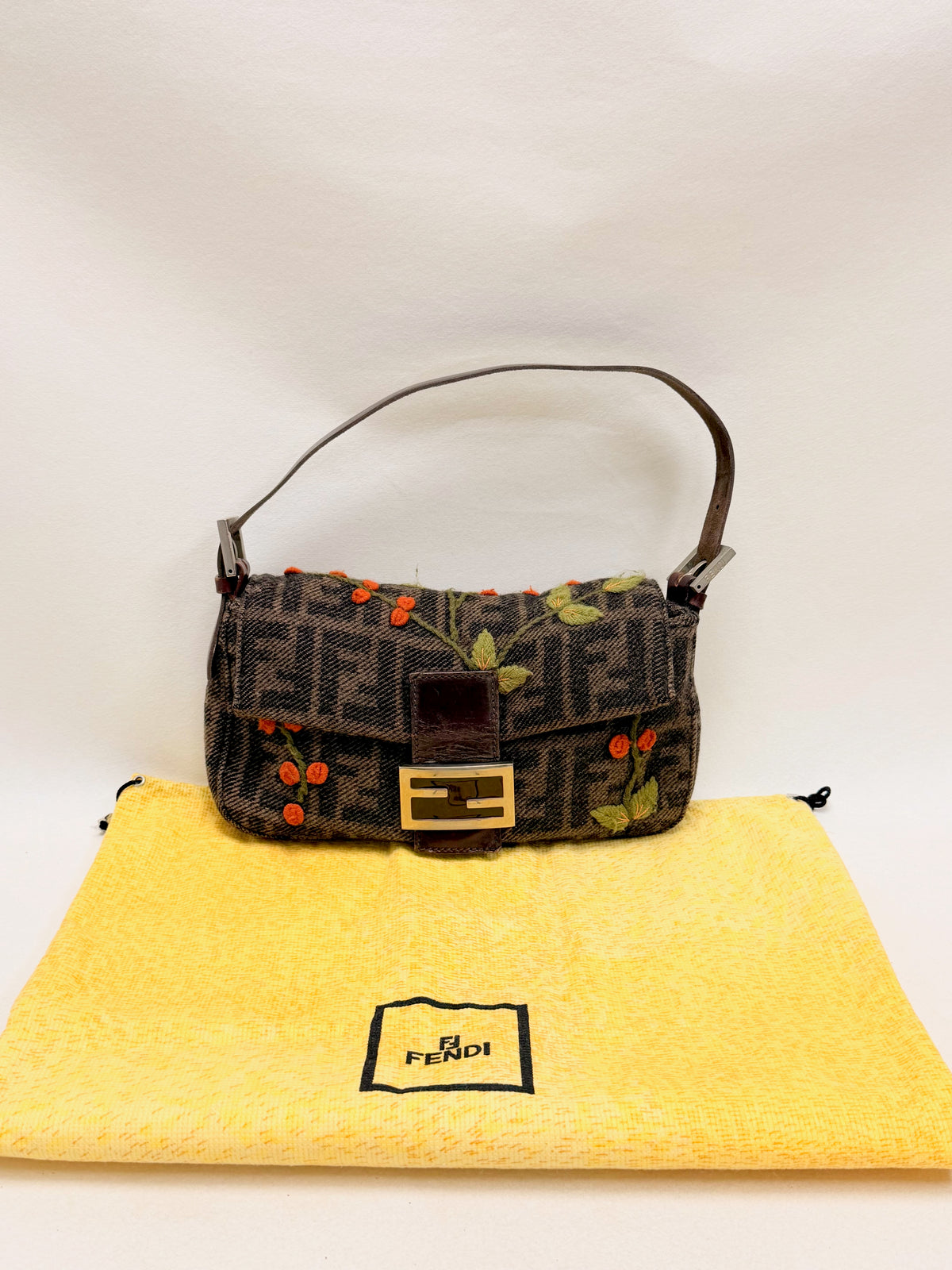 FENDI Sac Baguette Zucca brodé