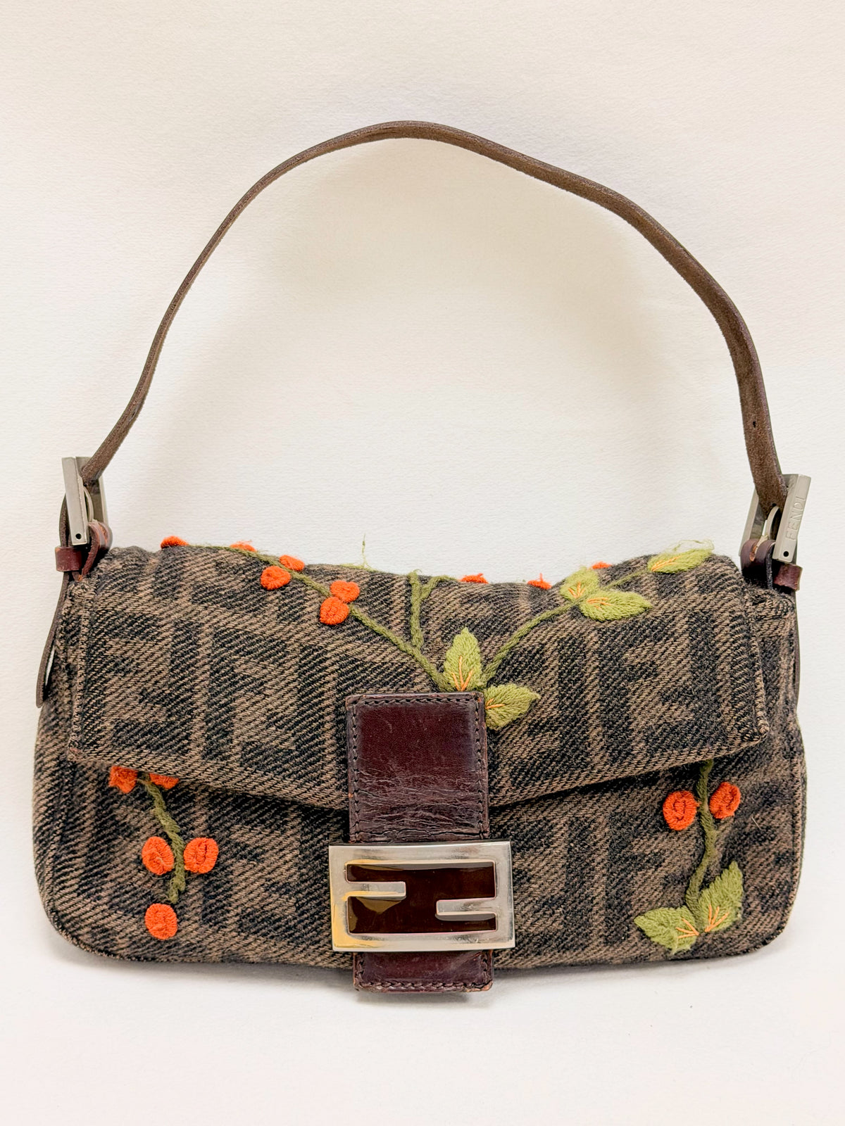 FENDI Sac Baguette Zucca brodé