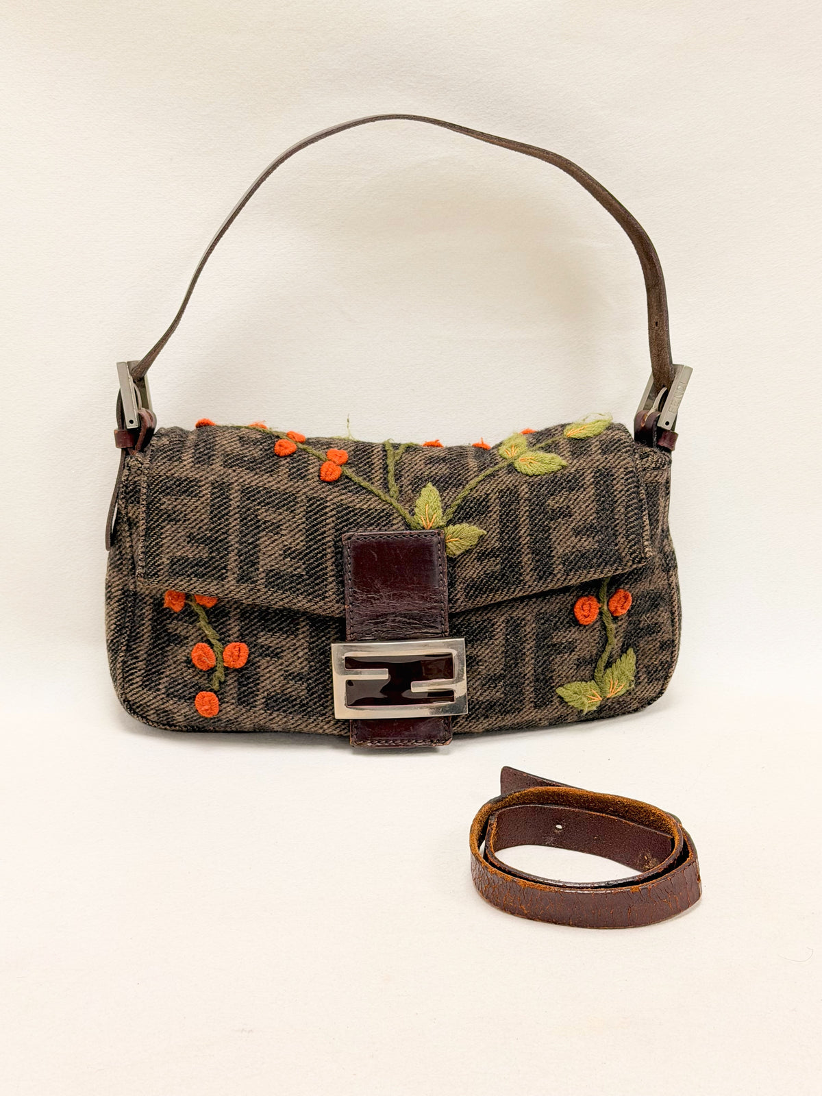 FENDI Sac Baguette Zucca brodé