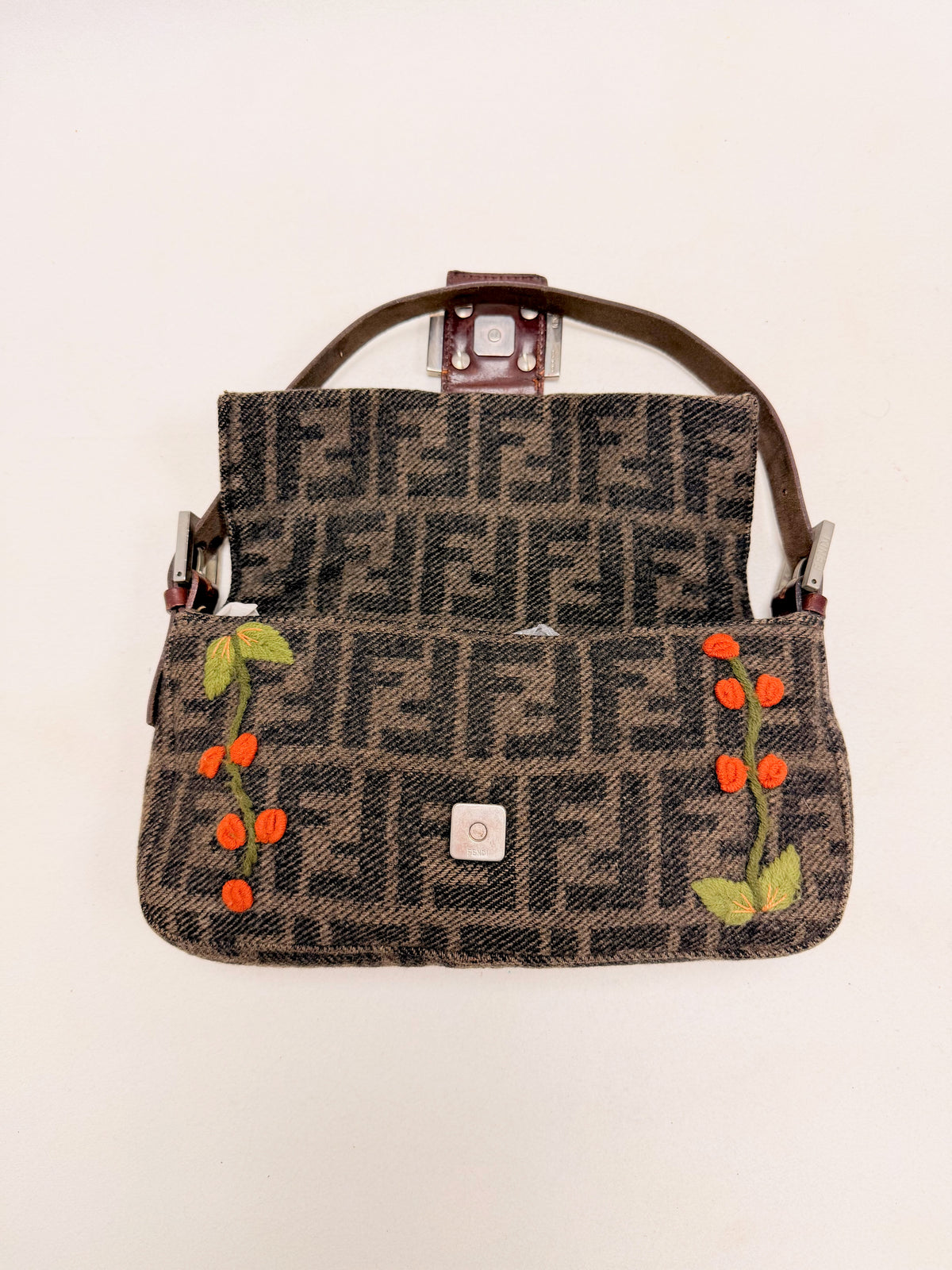 FENDI Sac Baguette Zucca brodé