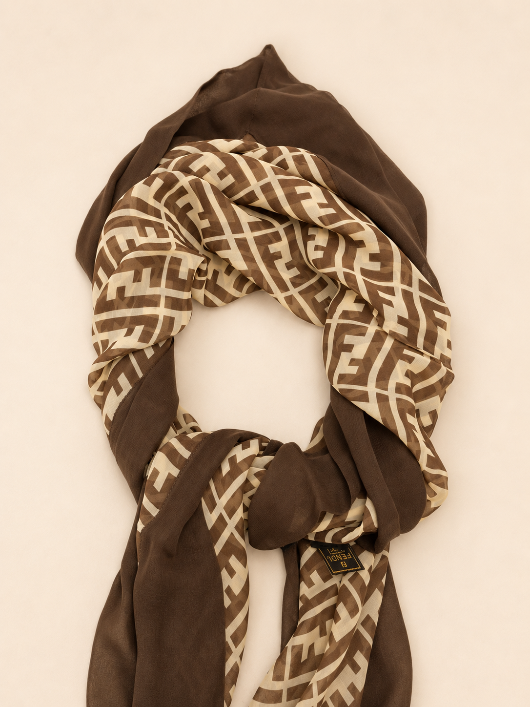 FENDI Foulard Carré en Soie Zucca