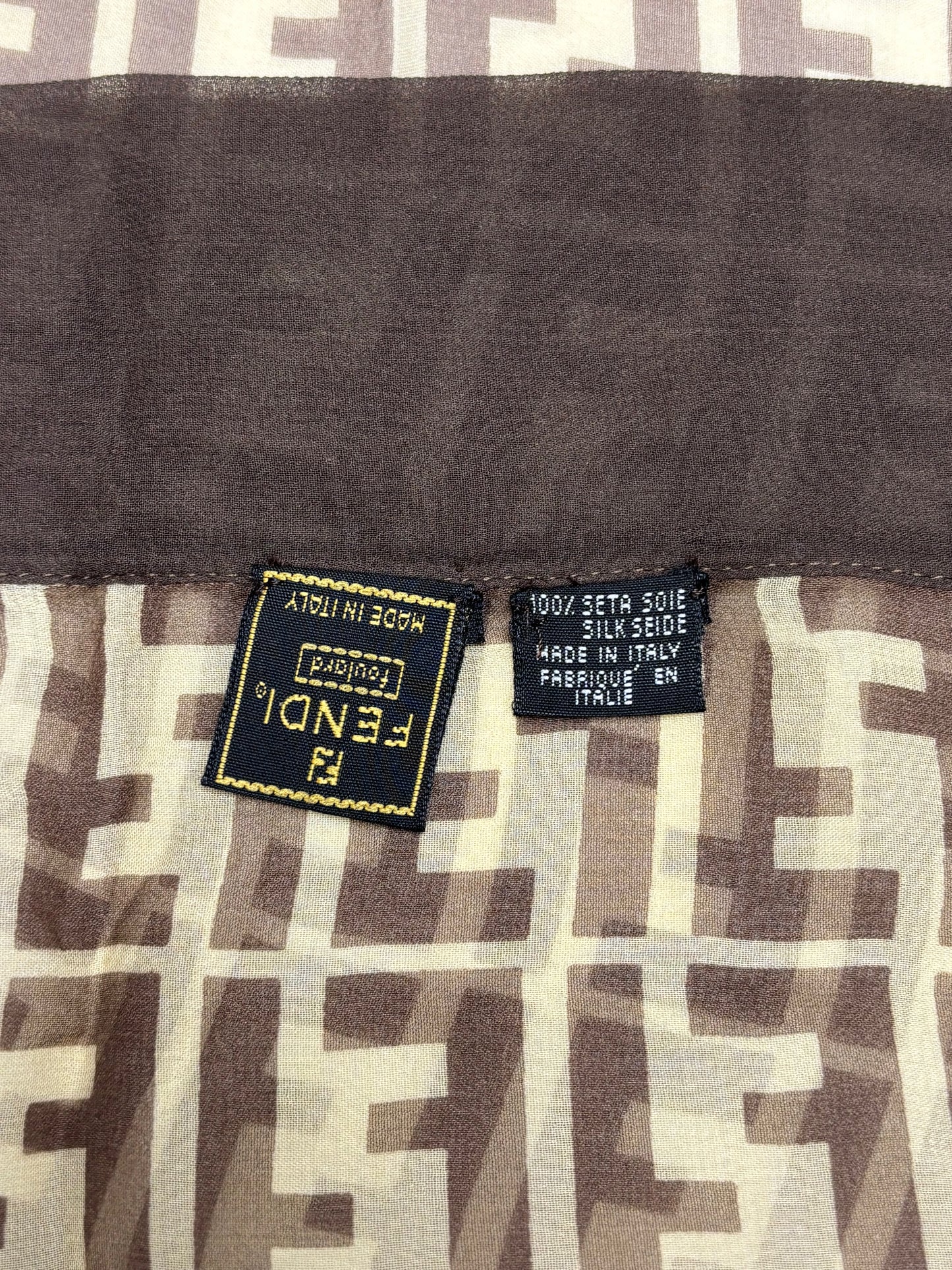 FENDI Foulard Carré en Soie Zucca