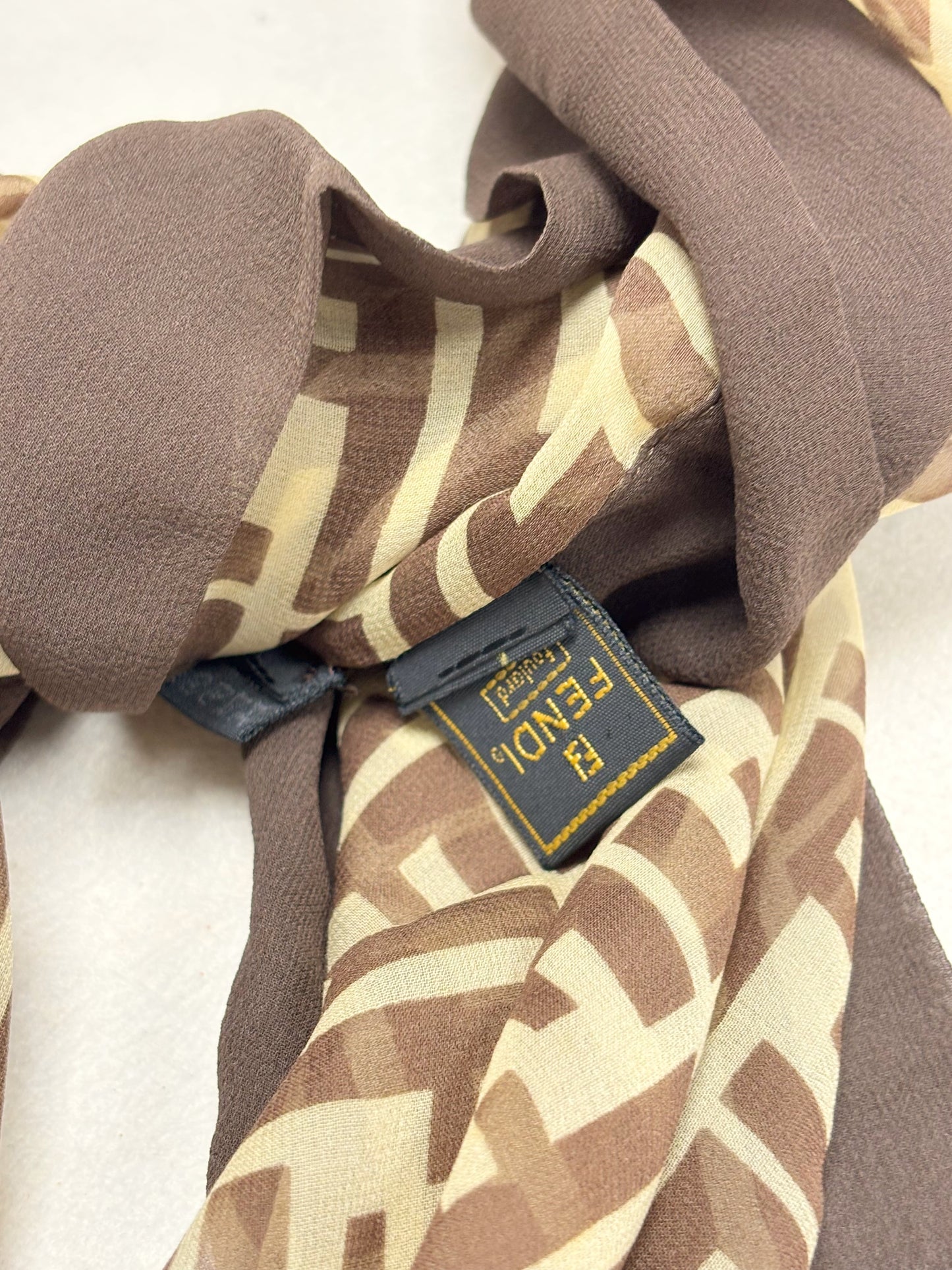FENDI Foulard Carré en Soie Zucca