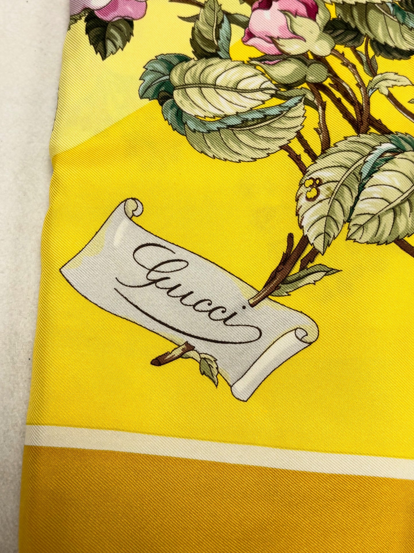 GUCCI Foulard Carré en Soie