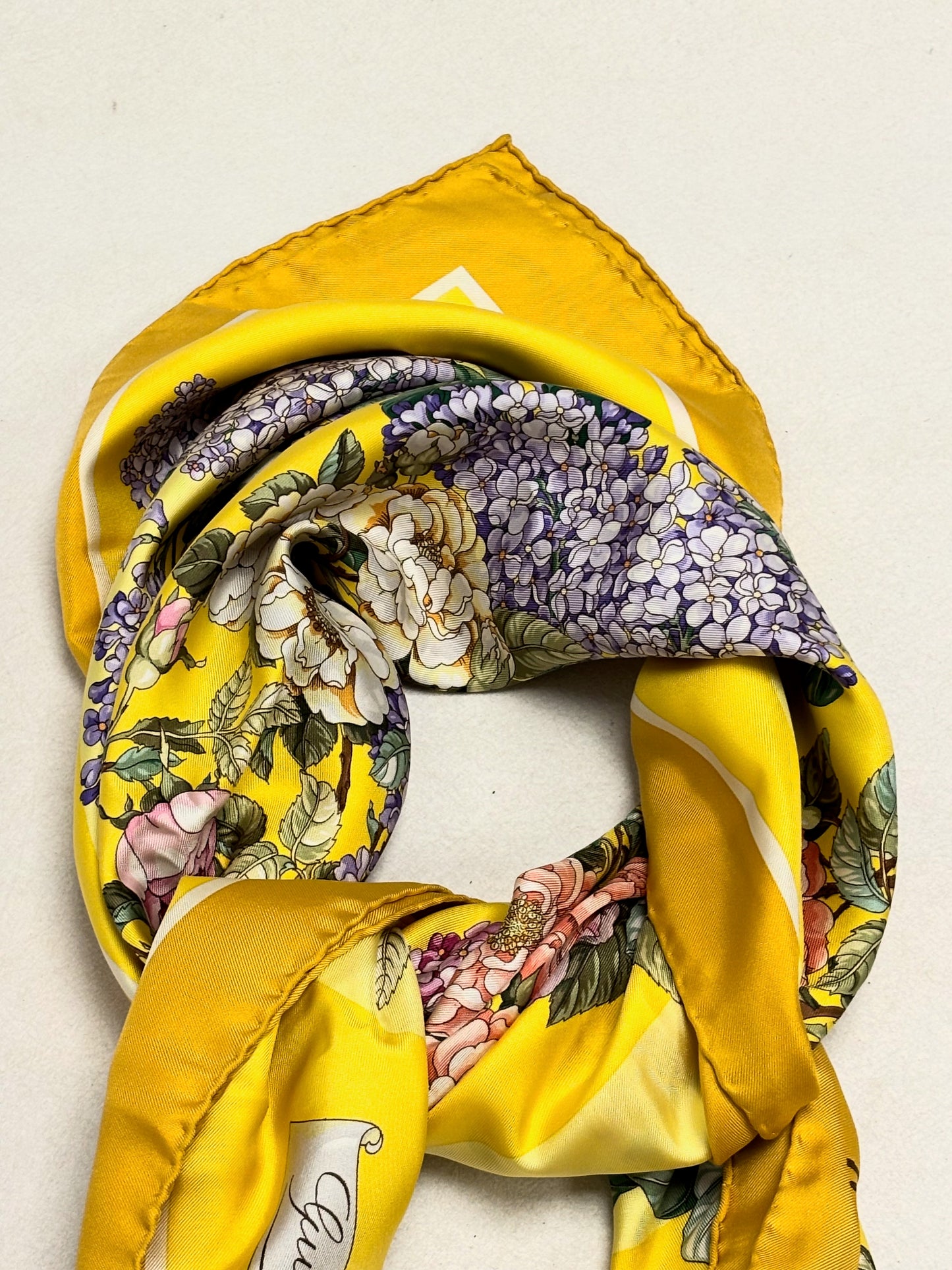 GUCCI Foulard Carré en Soie