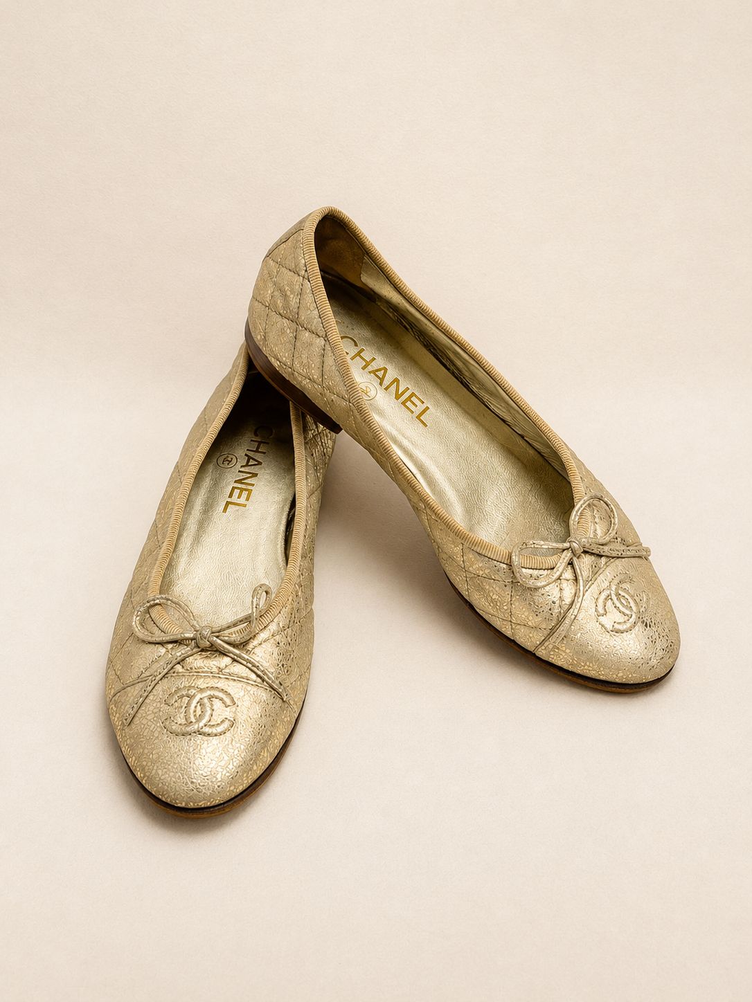CHANEL Ballerines Cuir doré