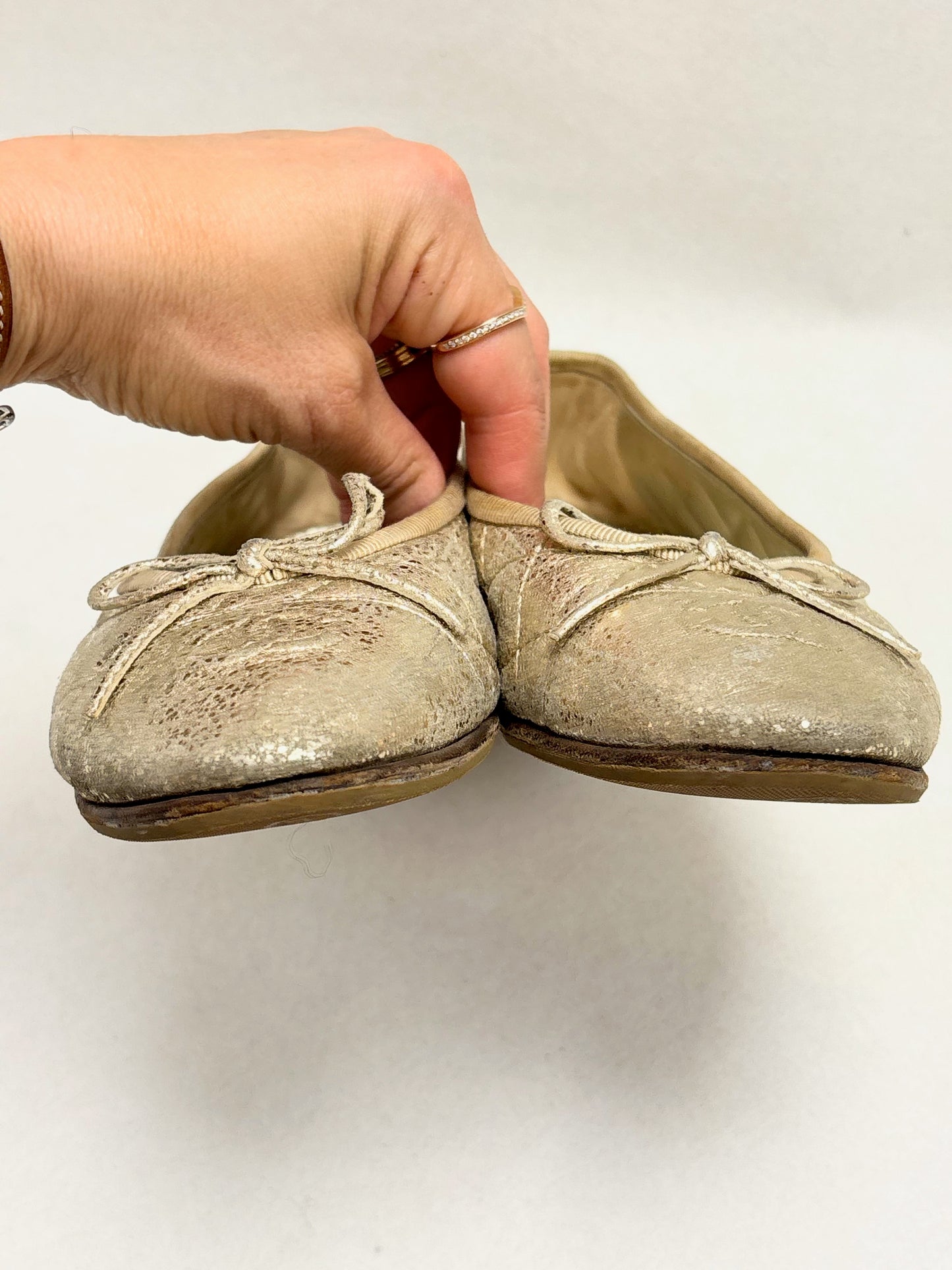 CHANEL Ballerines Cuir doré