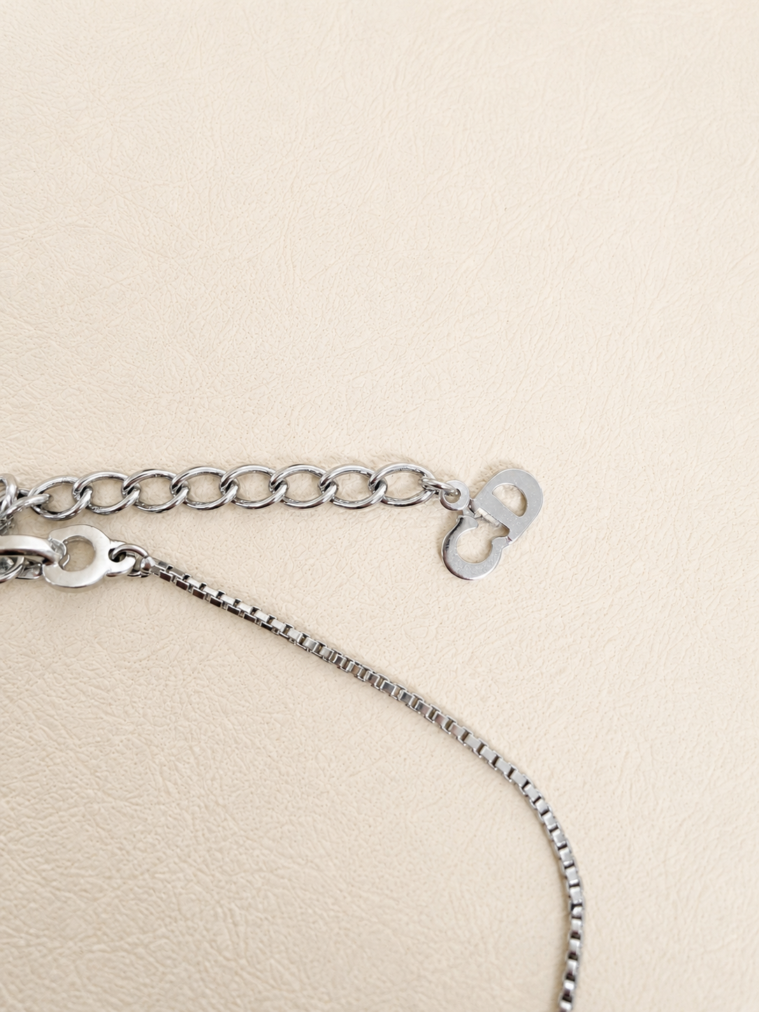 DIOR Collier Logo Charms