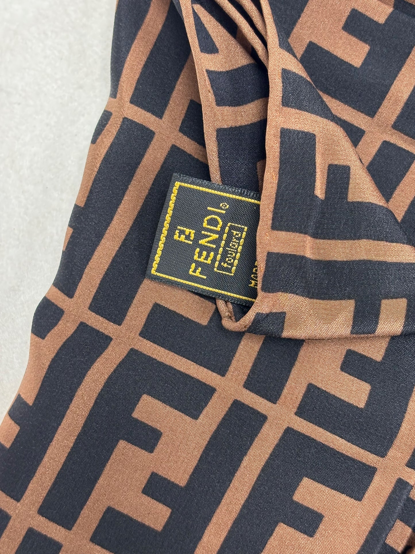 FENDI Foulard Carré en soie Zucca