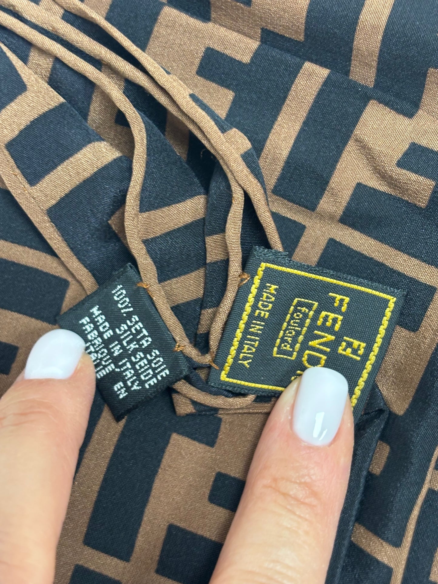 FENDI Foulard Carré en soie Zucca