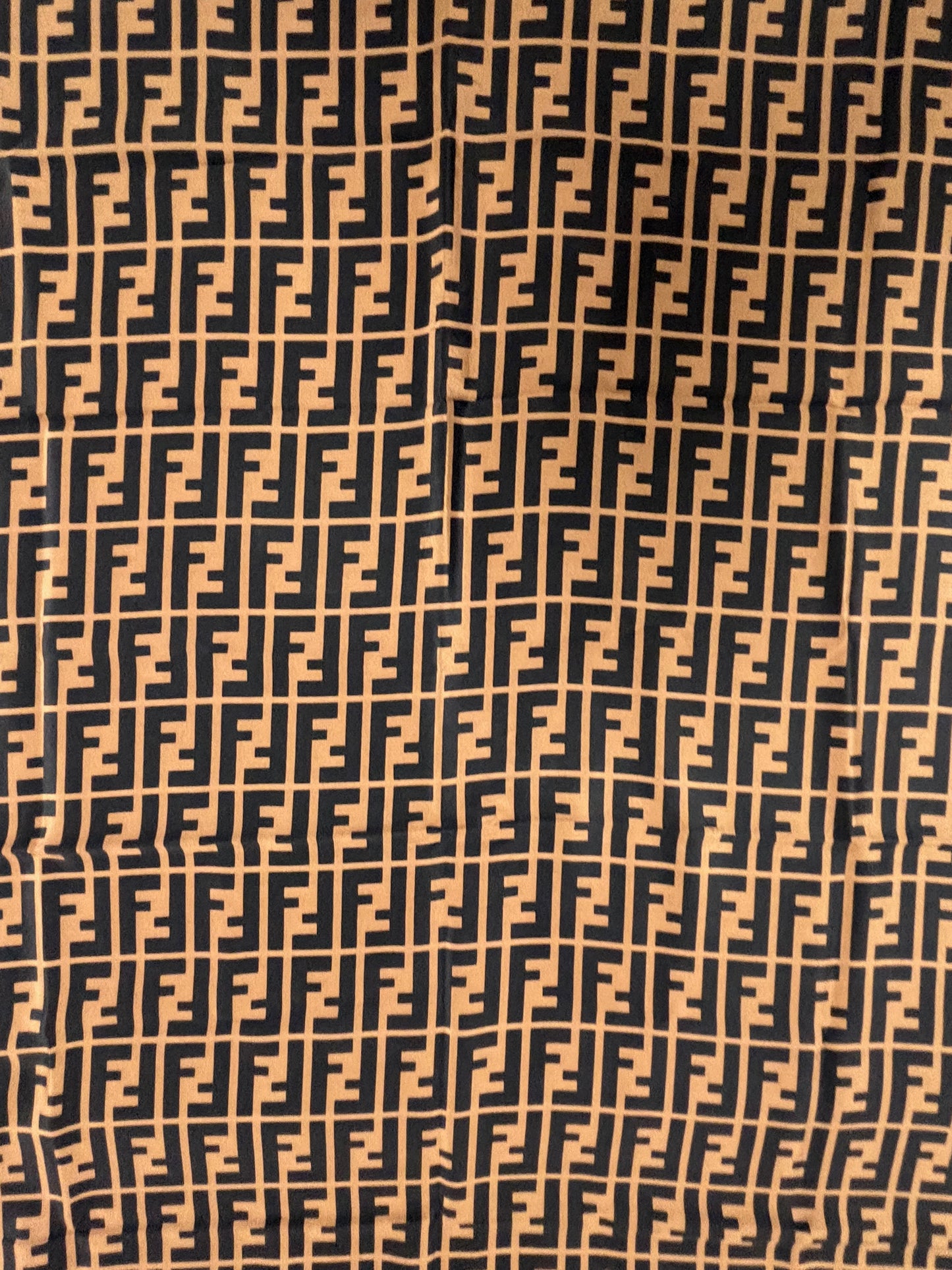 FENDI Foulard Carré en soie Zucca