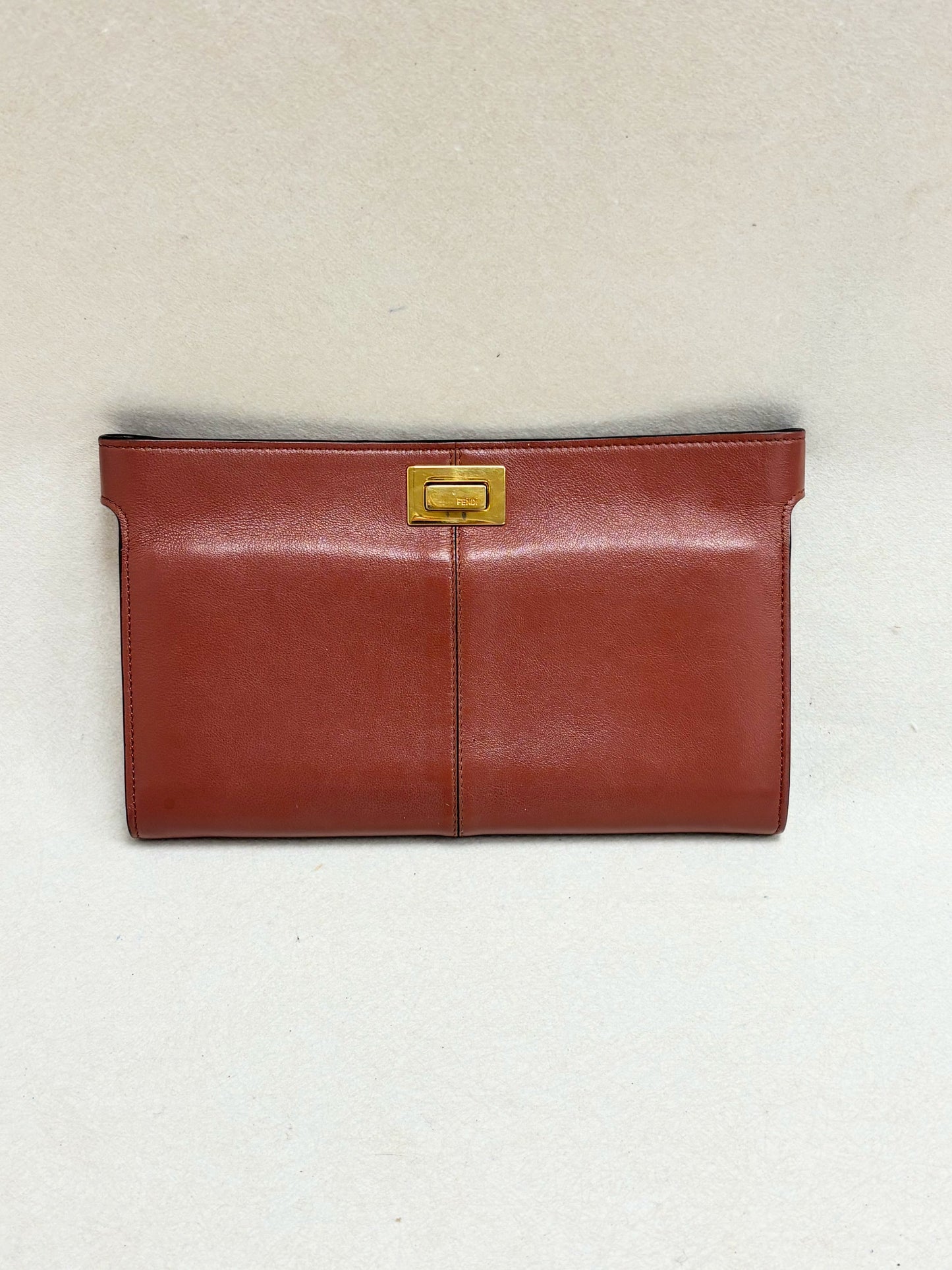 FENDI Pochette Peekaboo en cuir