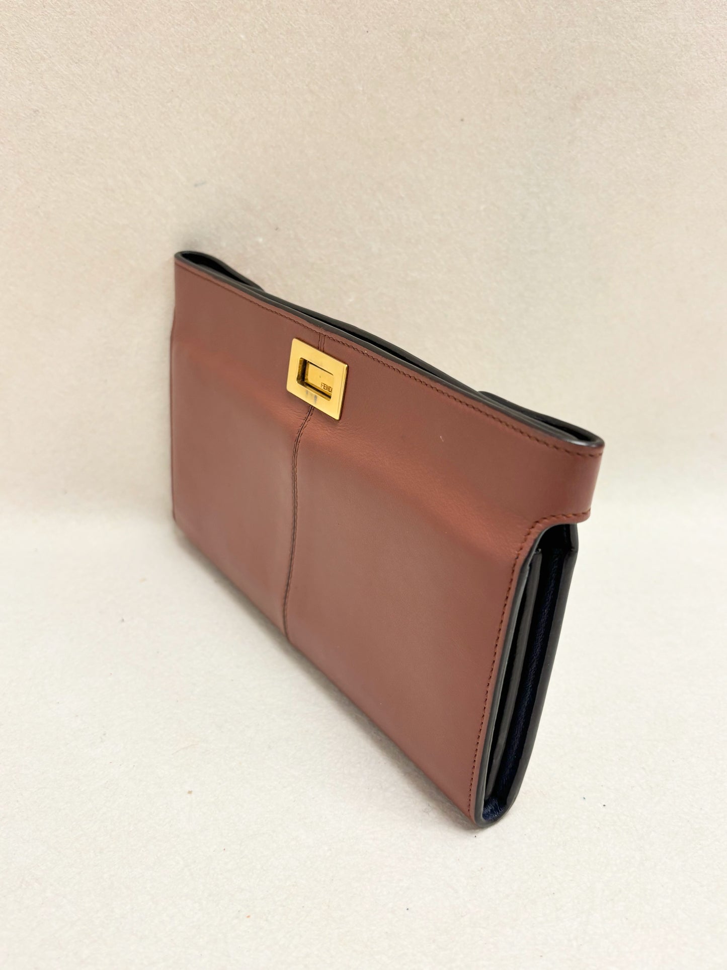 FENDI Pochette Peekaboo en cuir
