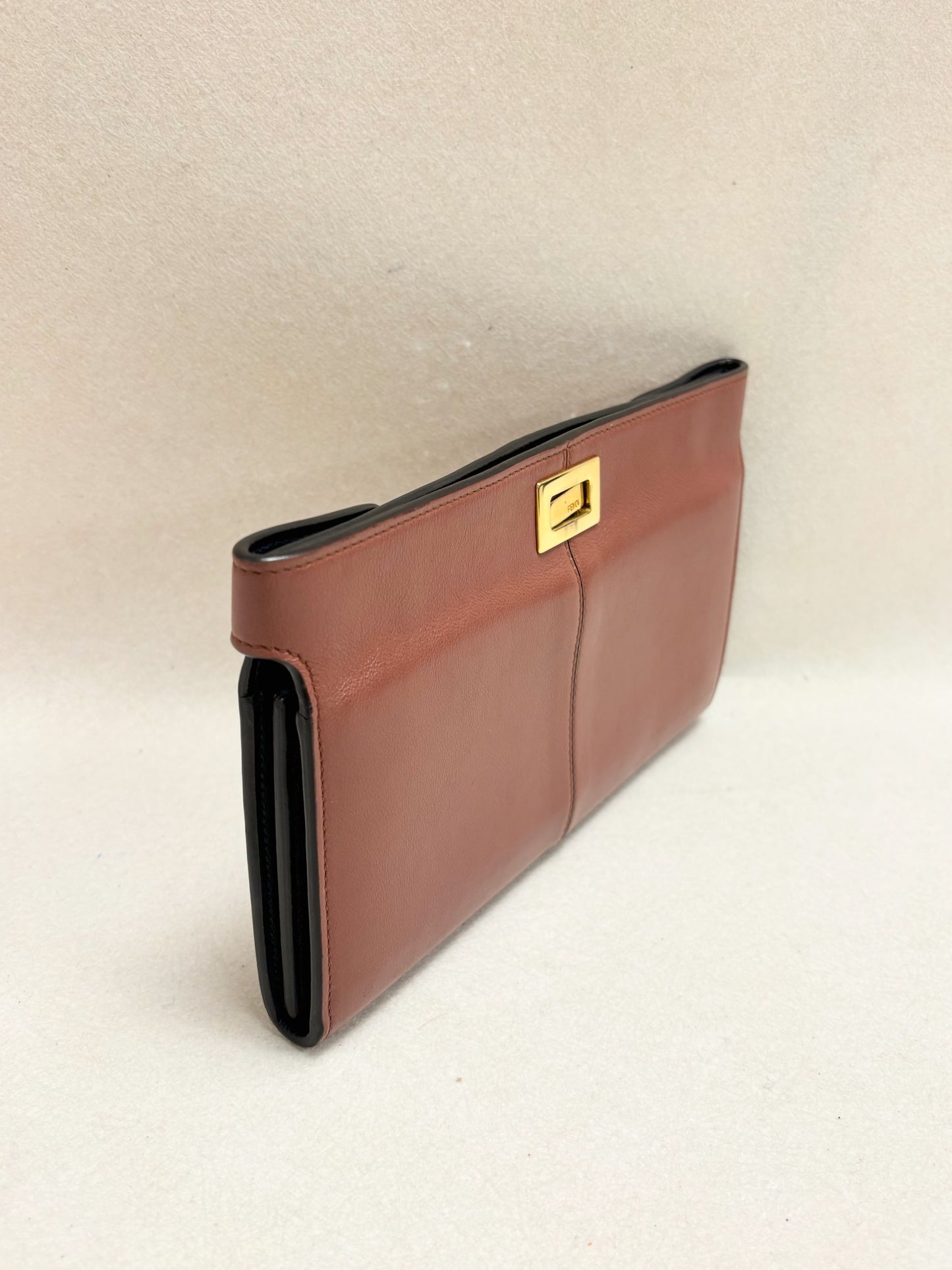 FENDI Pochette Peekaboo en cuir
