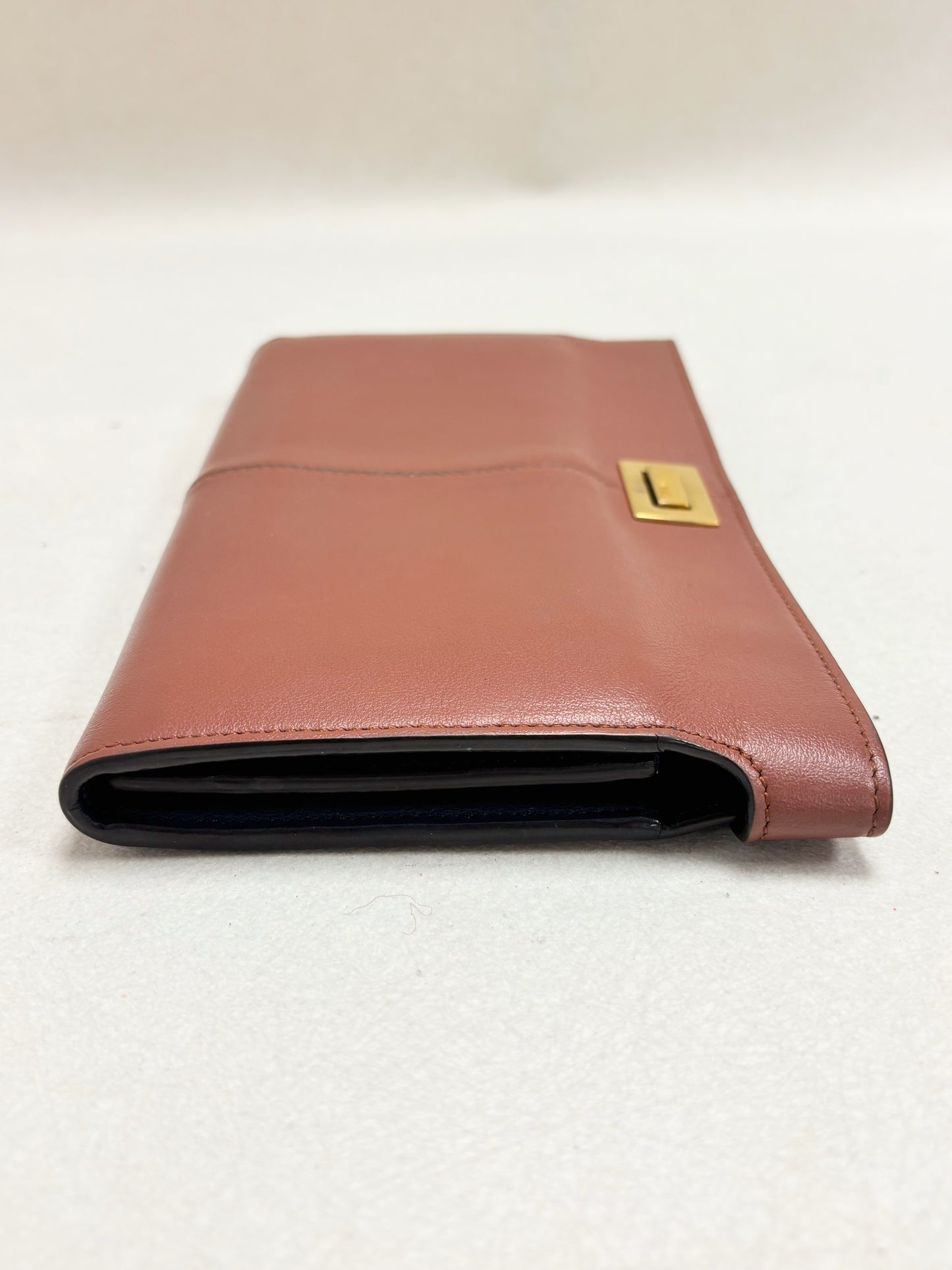 FENDI Pochette Peekaboo en cuir