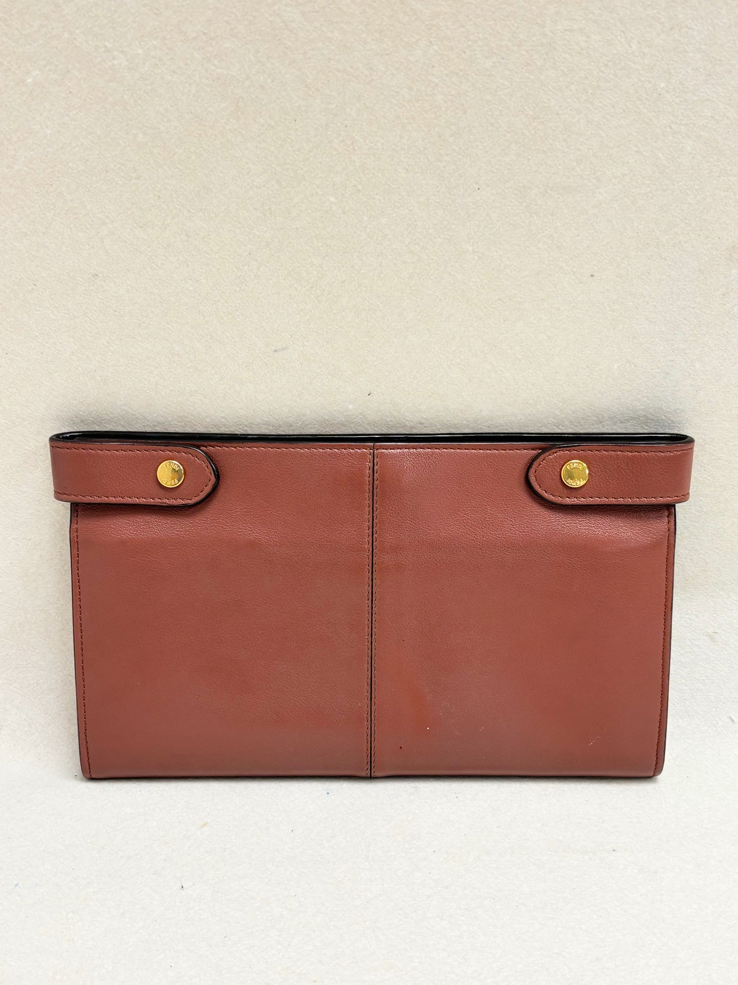 FENDI Pochette Peekaboo en cuir