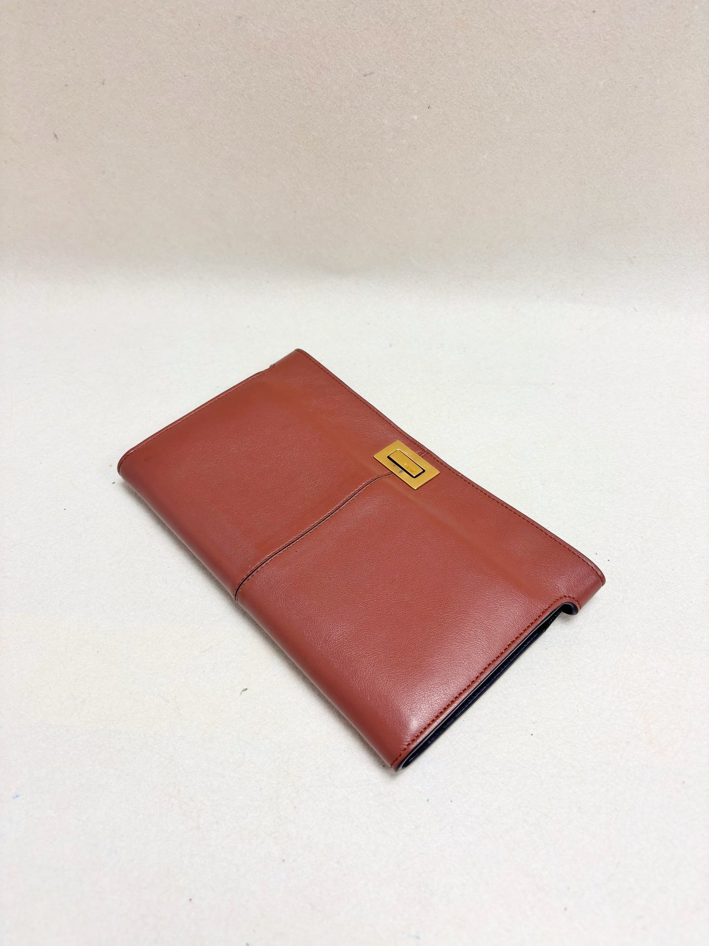 FENDI Pochette Peekaboo en cuir