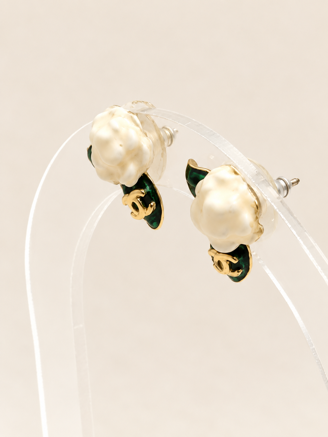 CHANEL Boucles d'oreilles Camélia