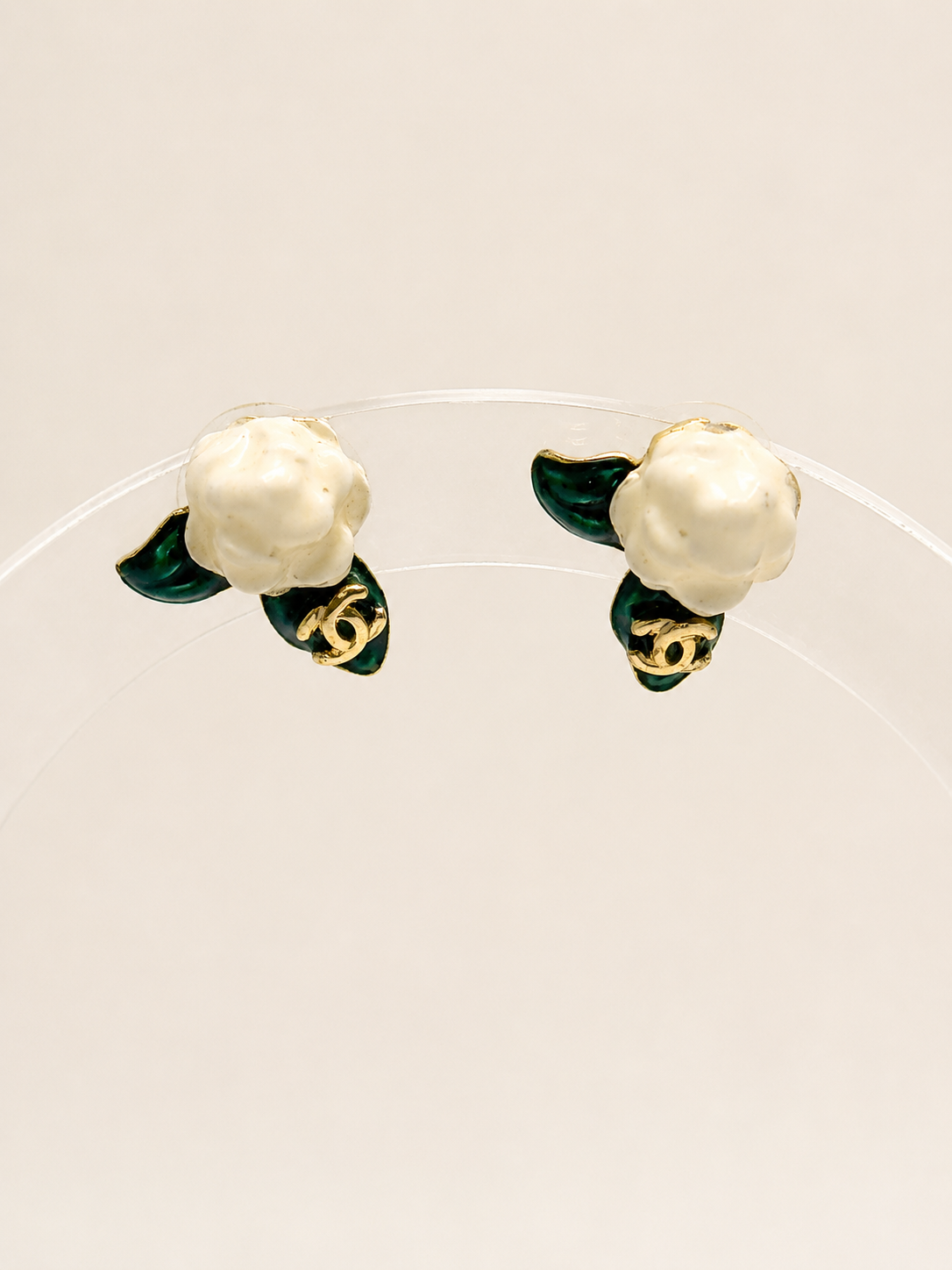CHANEL Boucles d'oreilles Camélia