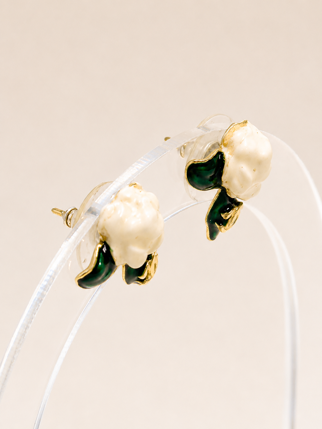 CHANEL Boucles d'oreilles Camélia