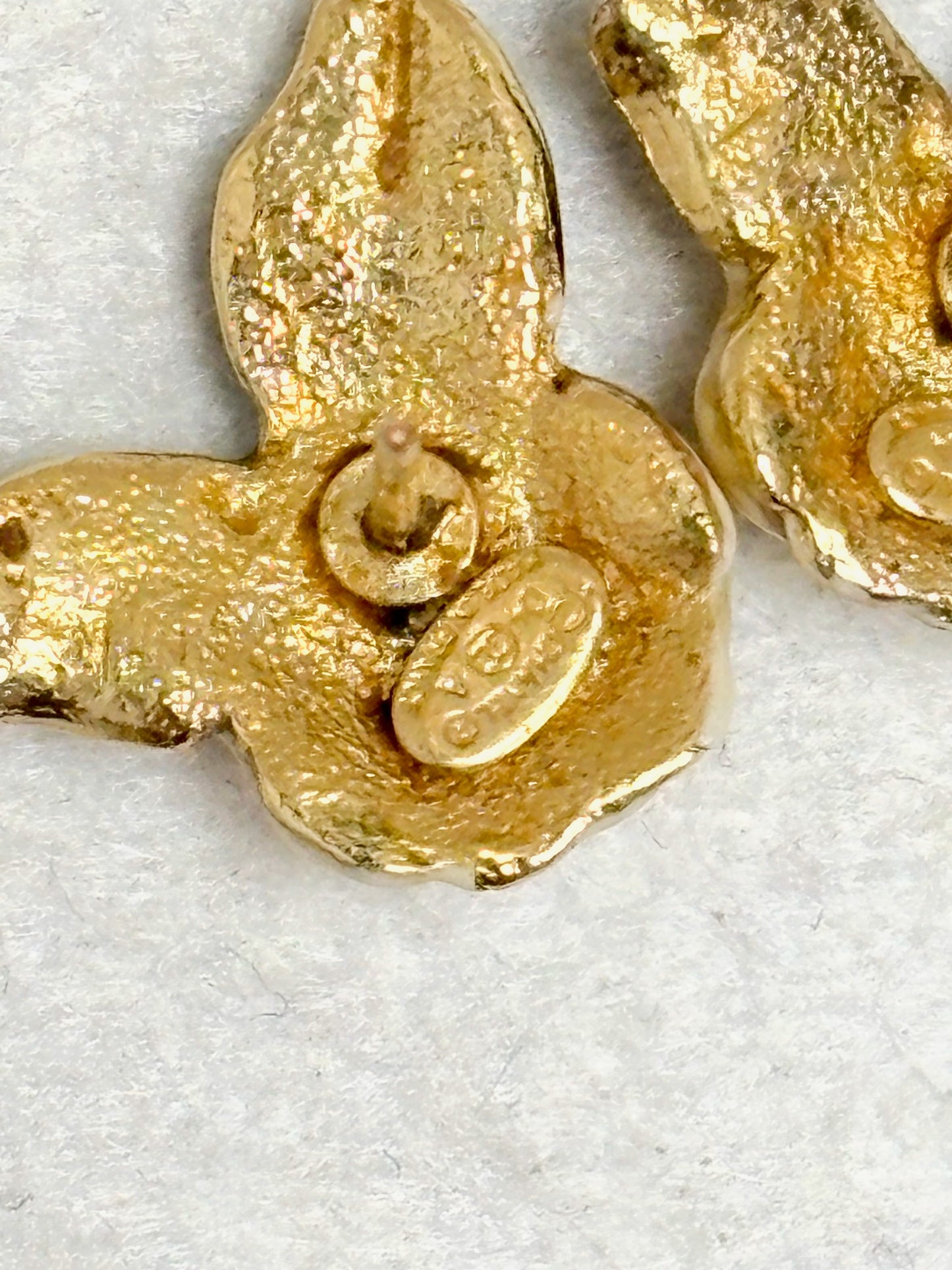 CHANEL Boucles d'oreilles Camélia
