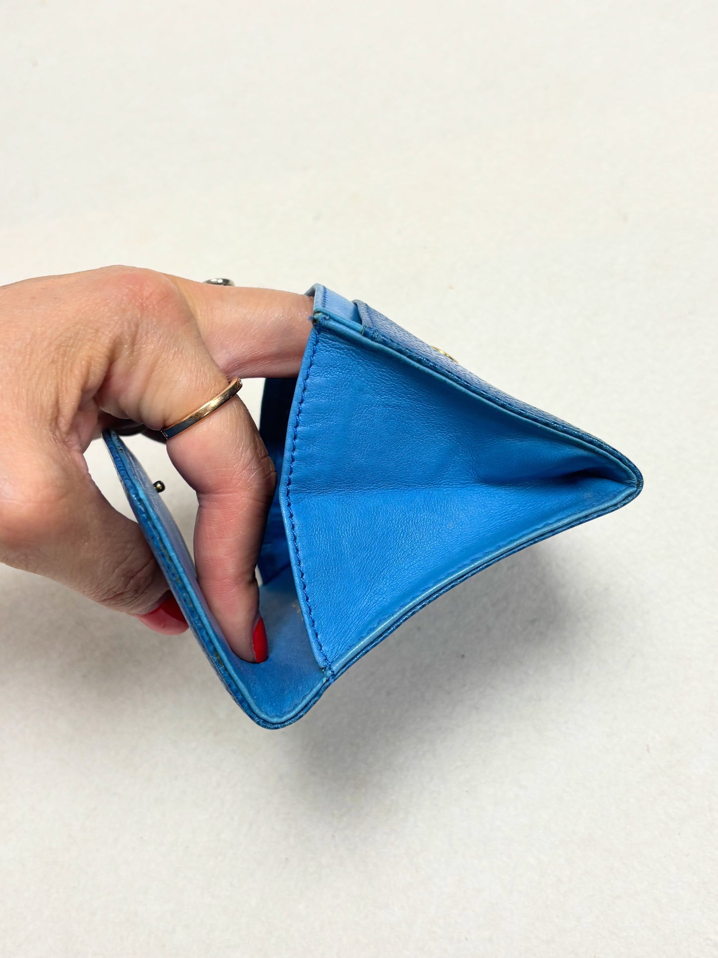 CHANEL Porte-Monnaie Cuir bleu