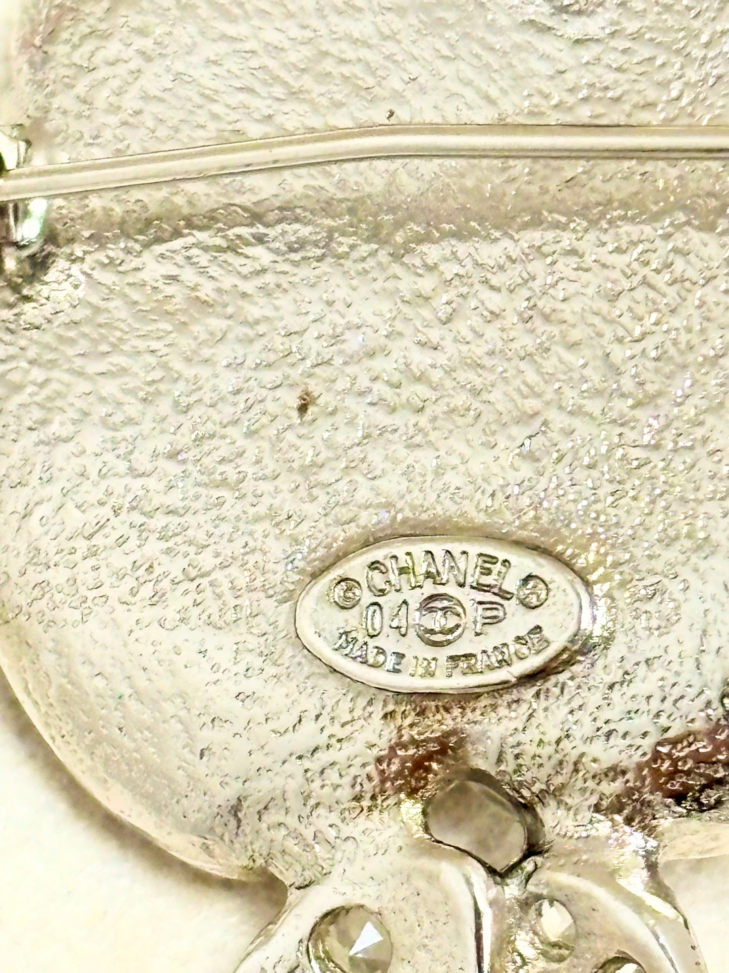CHANEL Broche Camellia