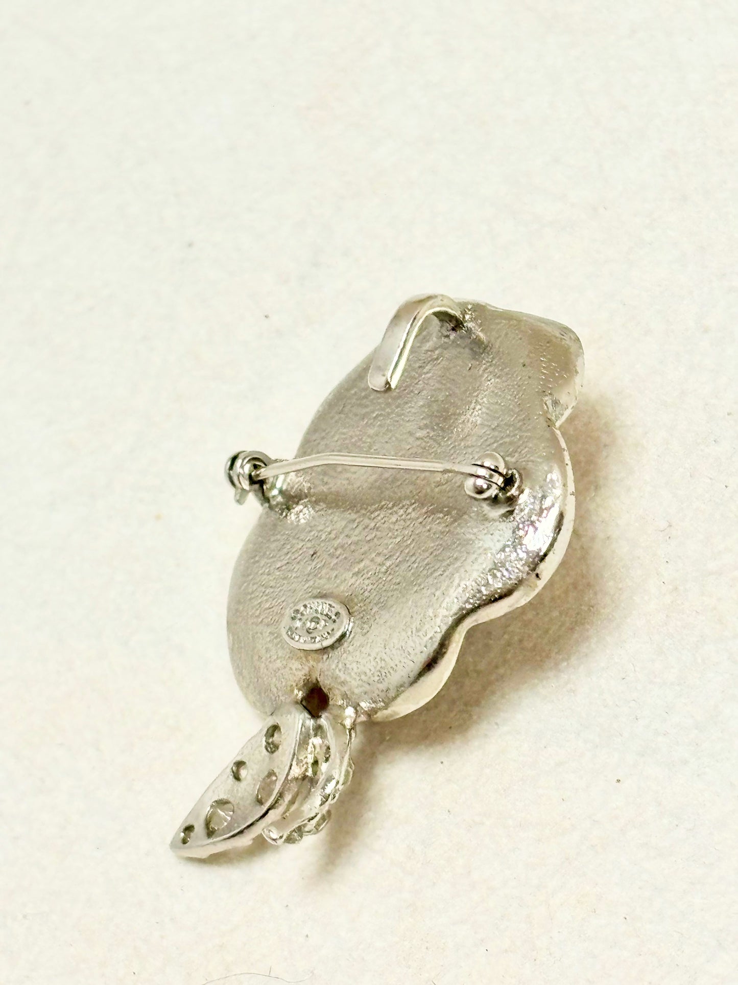 CHANEL Broche Camellia