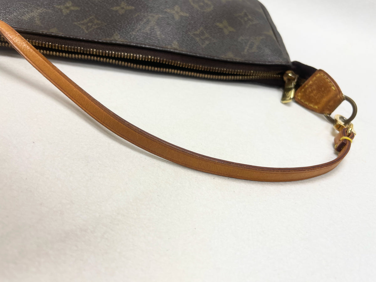 LOUIS VUITTON Pochette Accessoires