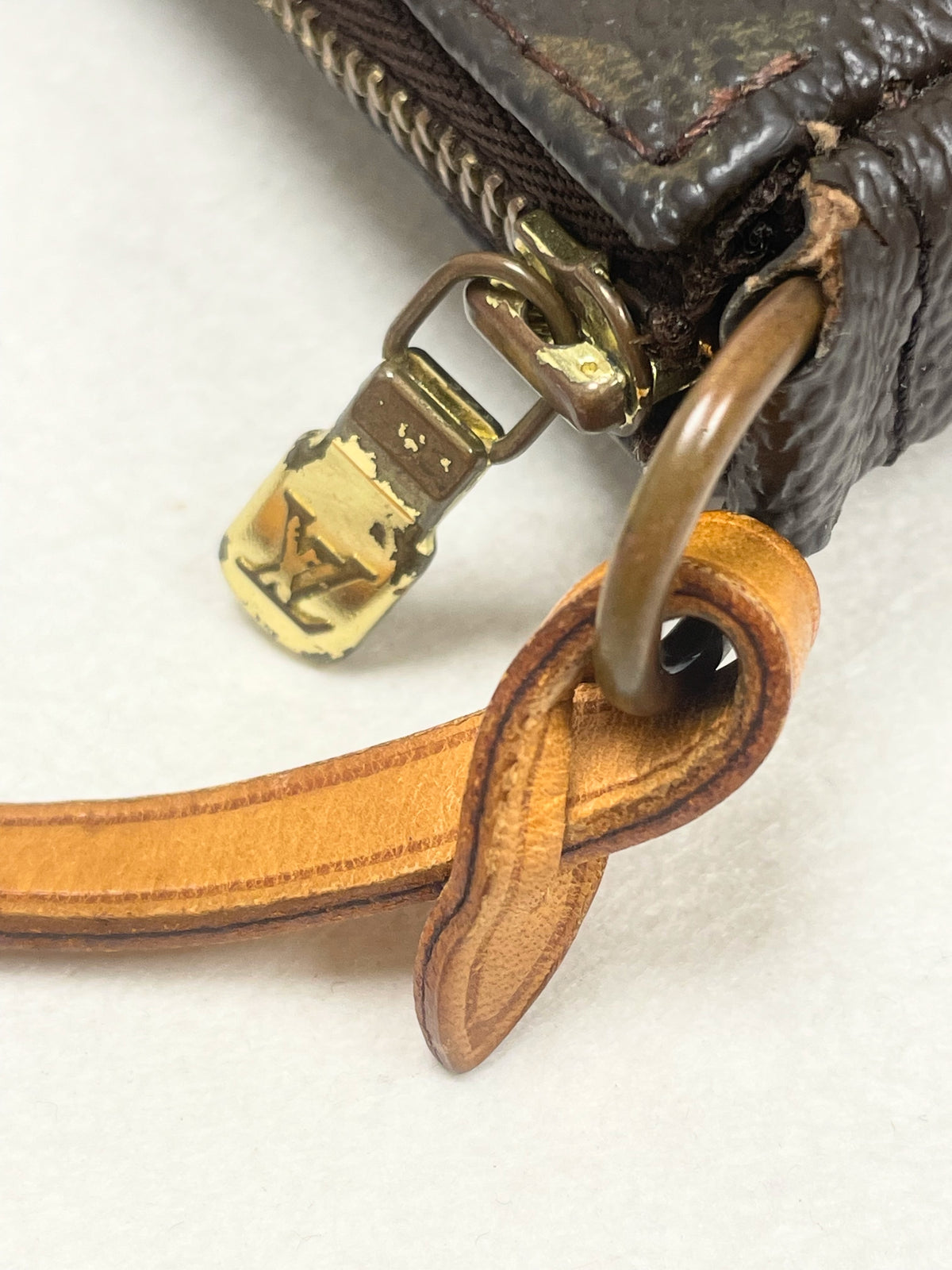 LOUIS VUITTON Pochette Accessoires