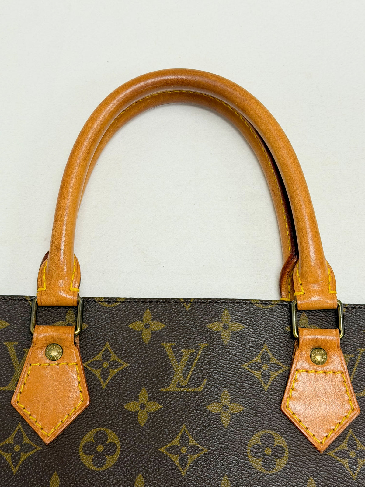 LOUIS VUITTON Sac plat