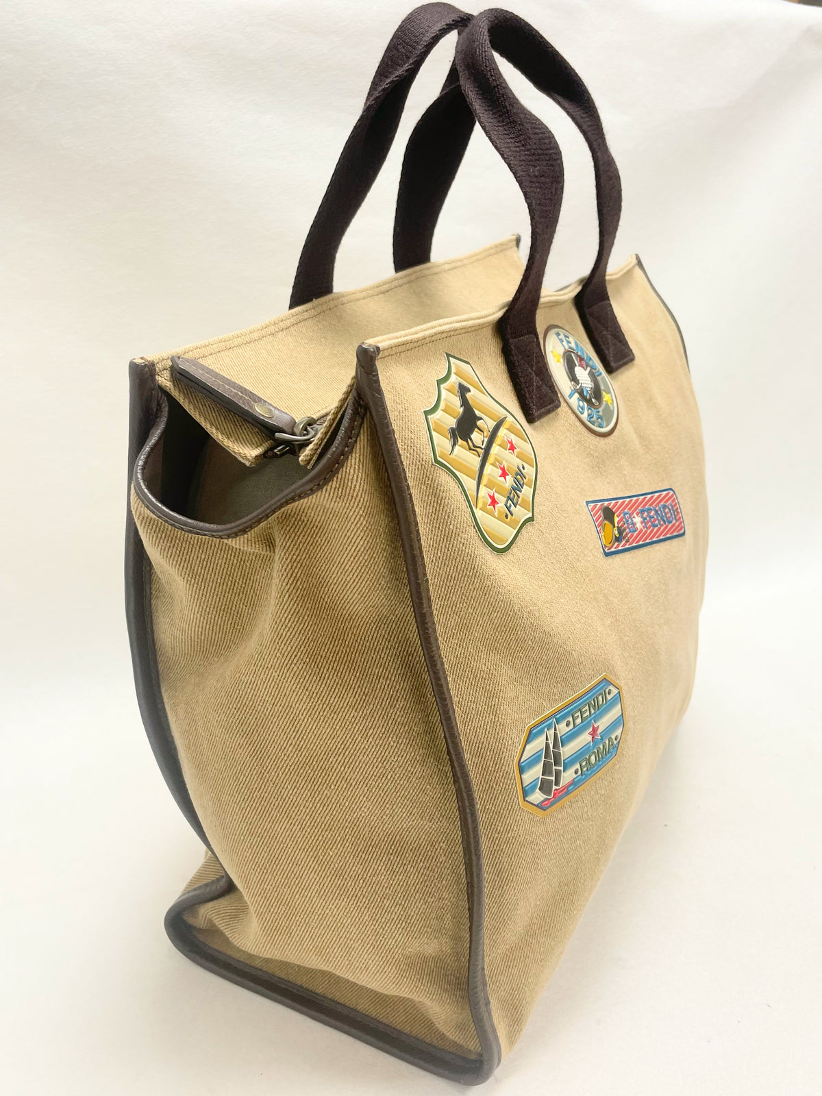 FENDI Sac cabas Ecussons