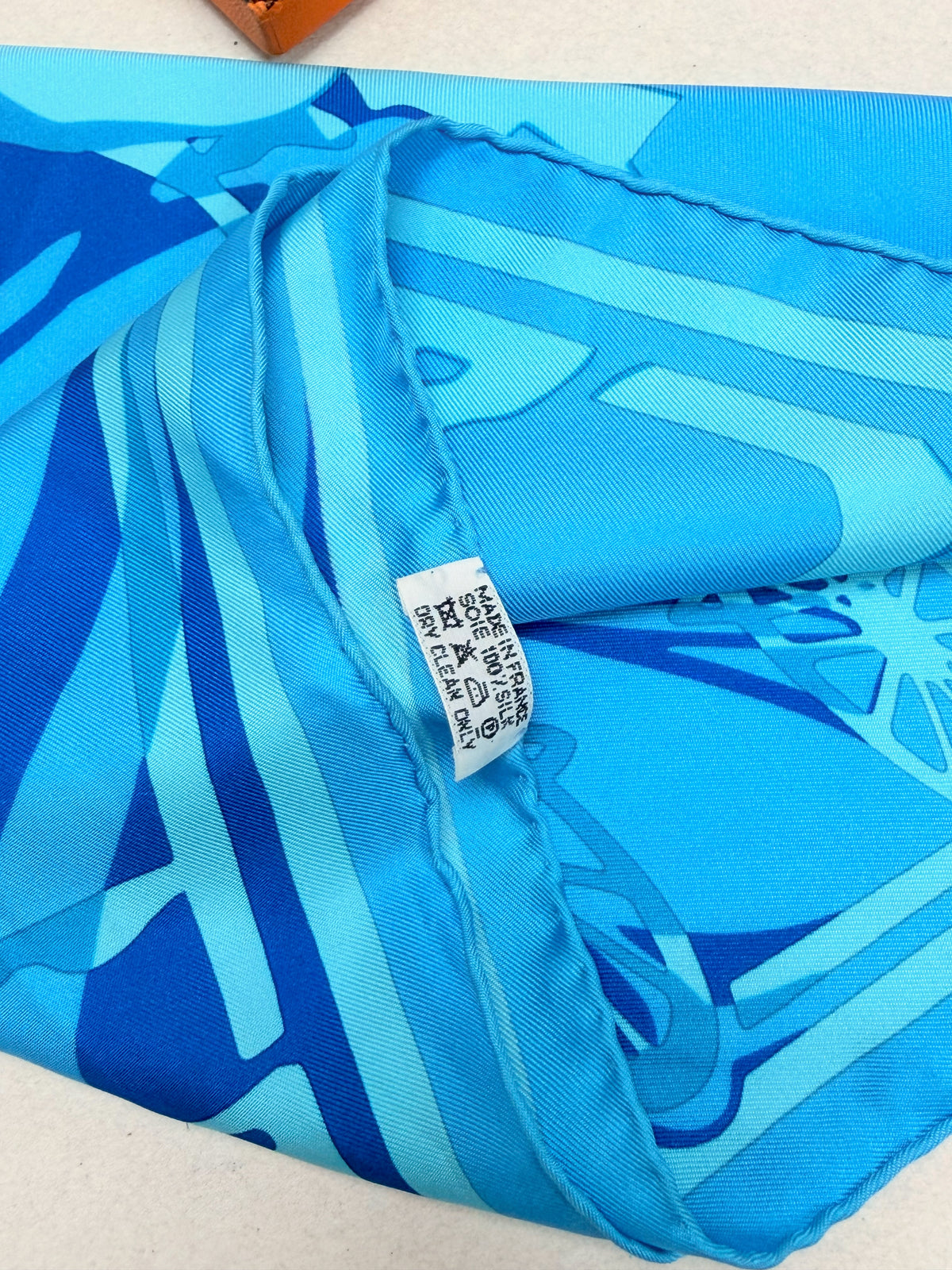 HERMÈS Foulard Pointu