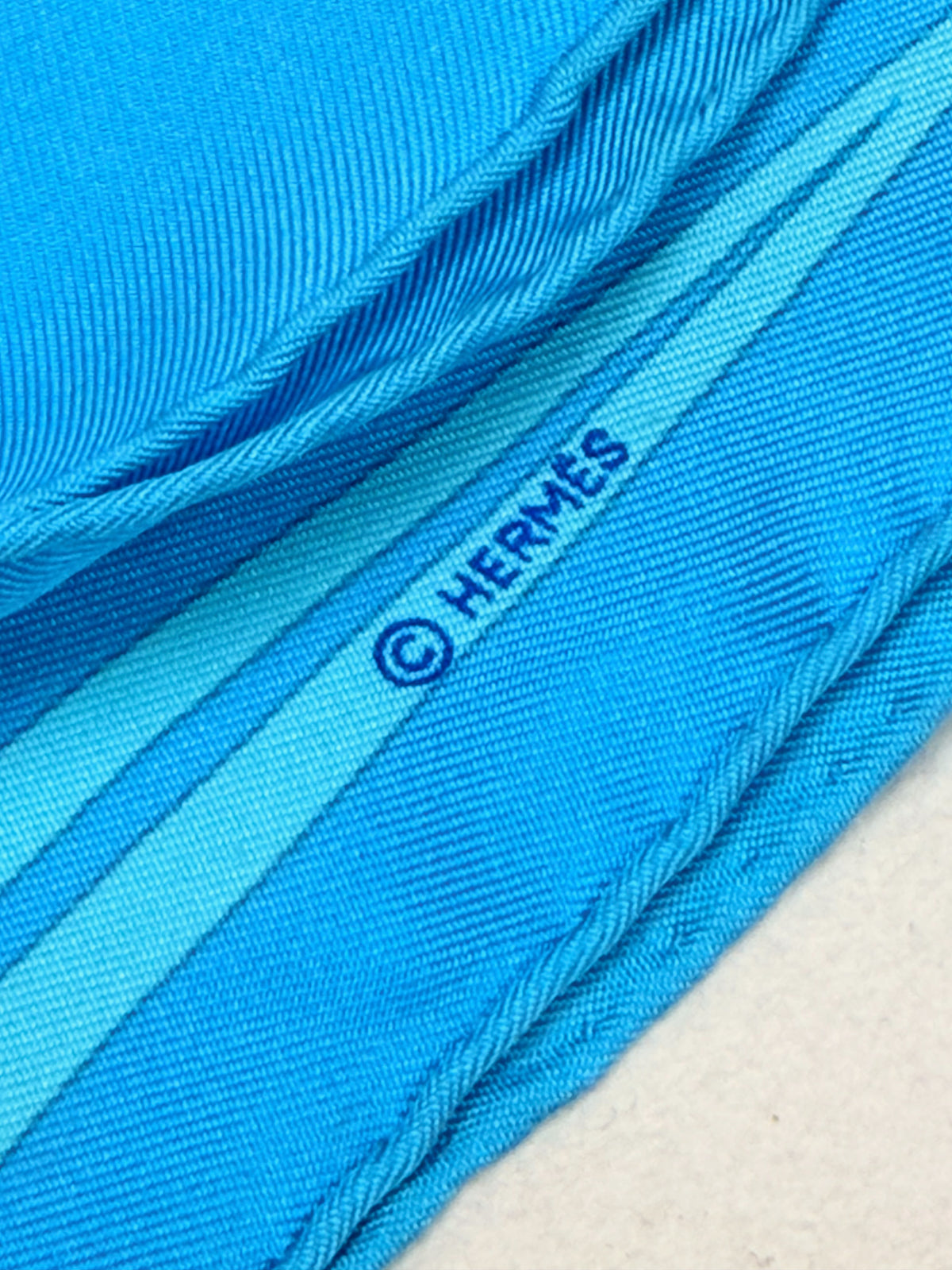 HERMÈS Foulard Pointu