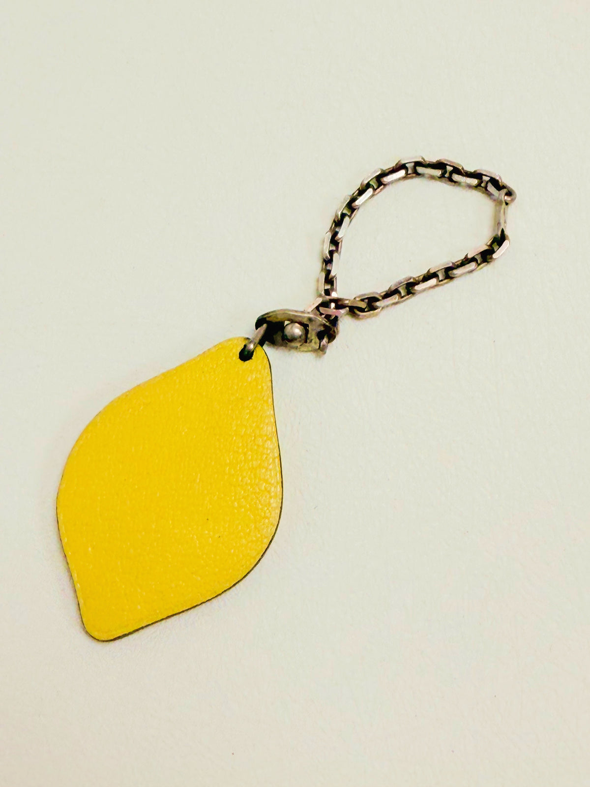 HERMÈS Porte-clés Charm Citron