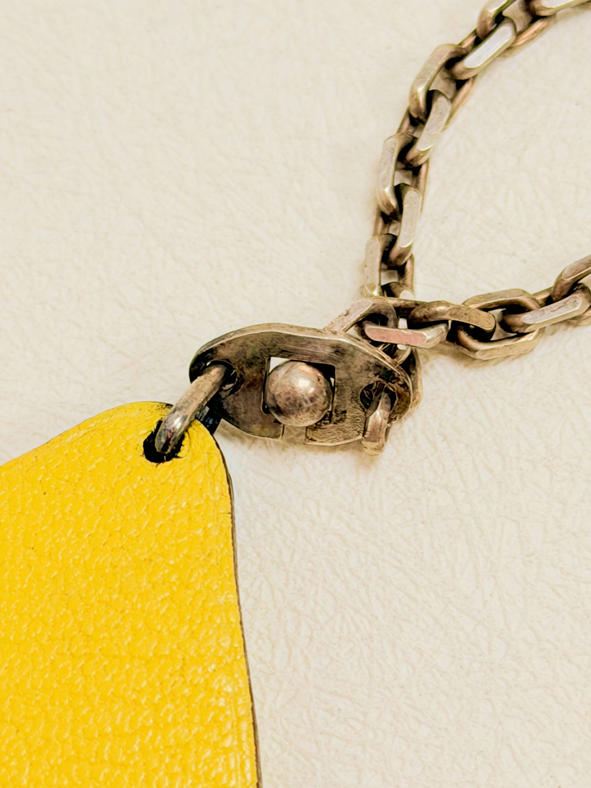 HERMÈS Porte-clés Charm Citron