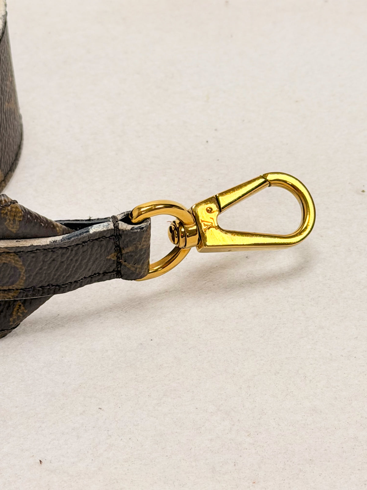 LOUIS VUITTON Bandoulière Monogramme