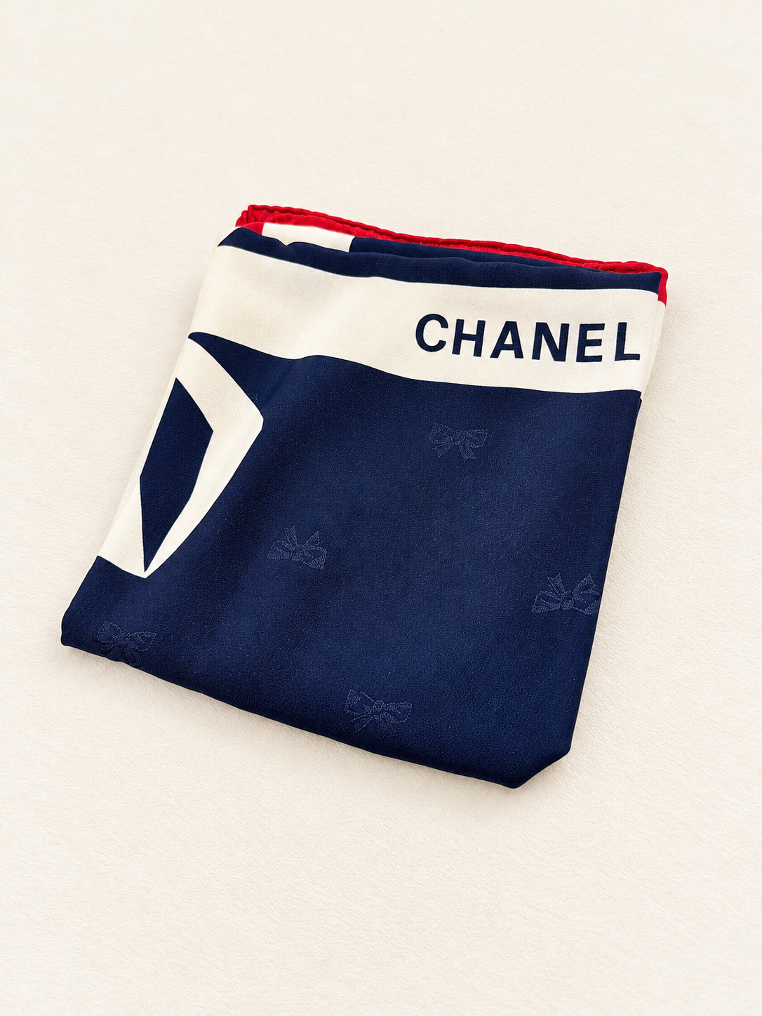 CHANEL Carré en soie