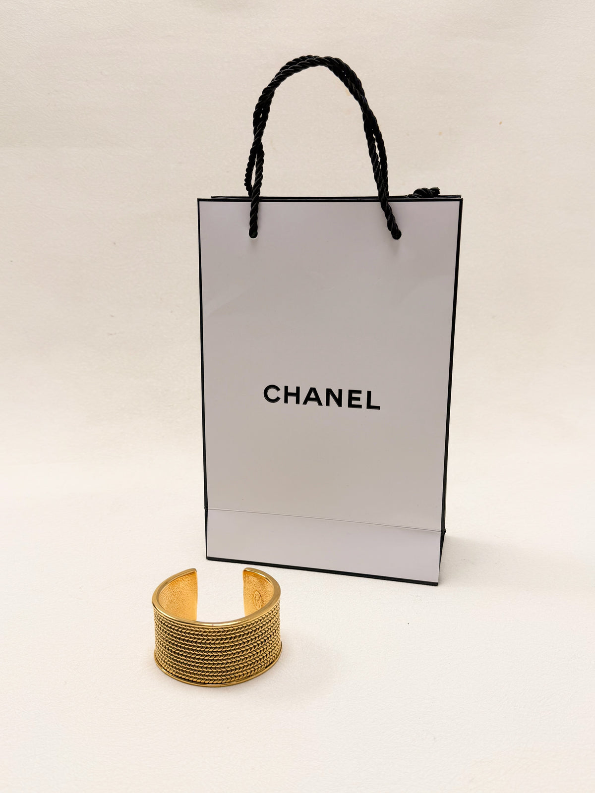 CHANEL Manchette Métal