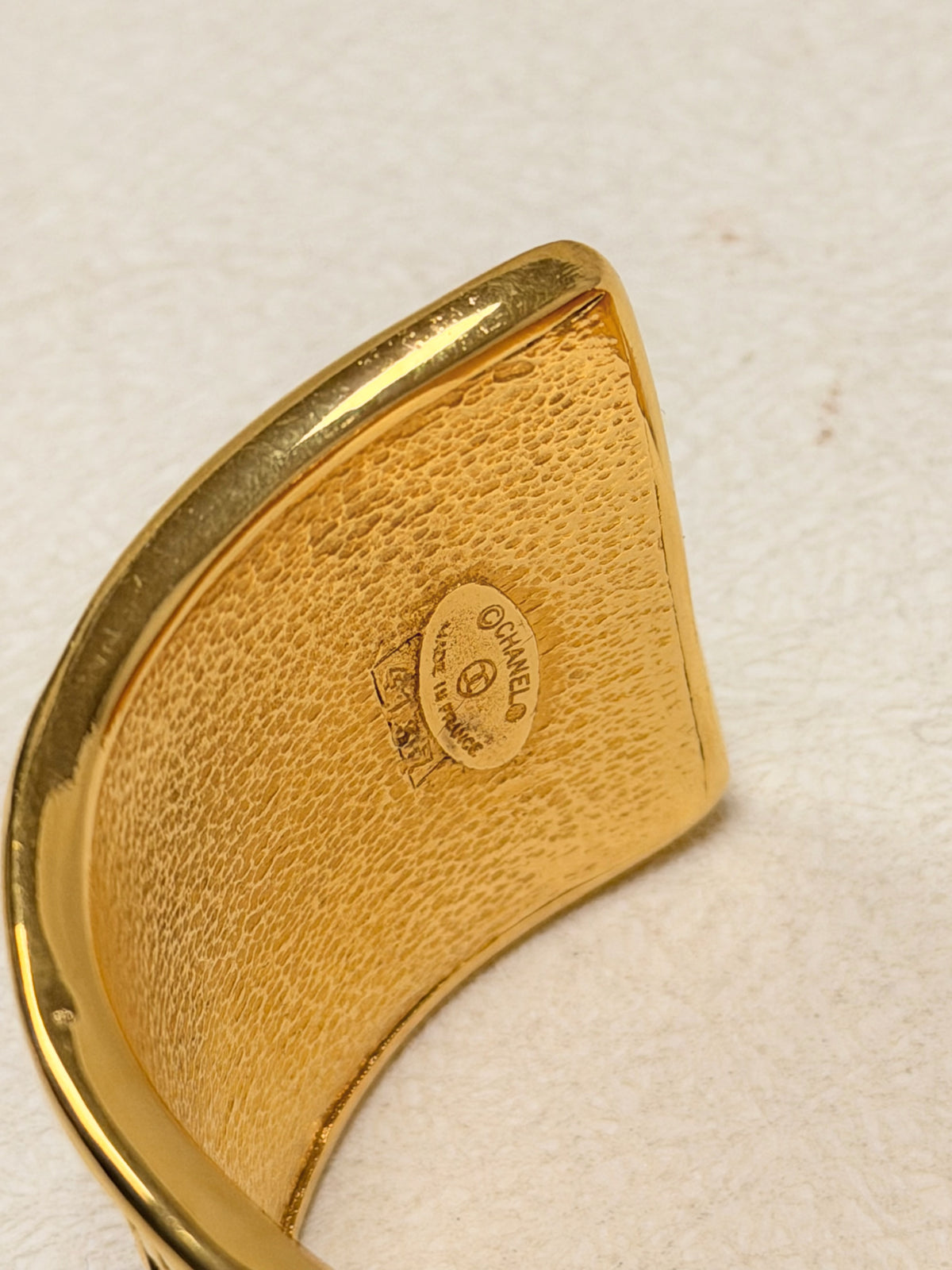 CHANEL Manchette Métal