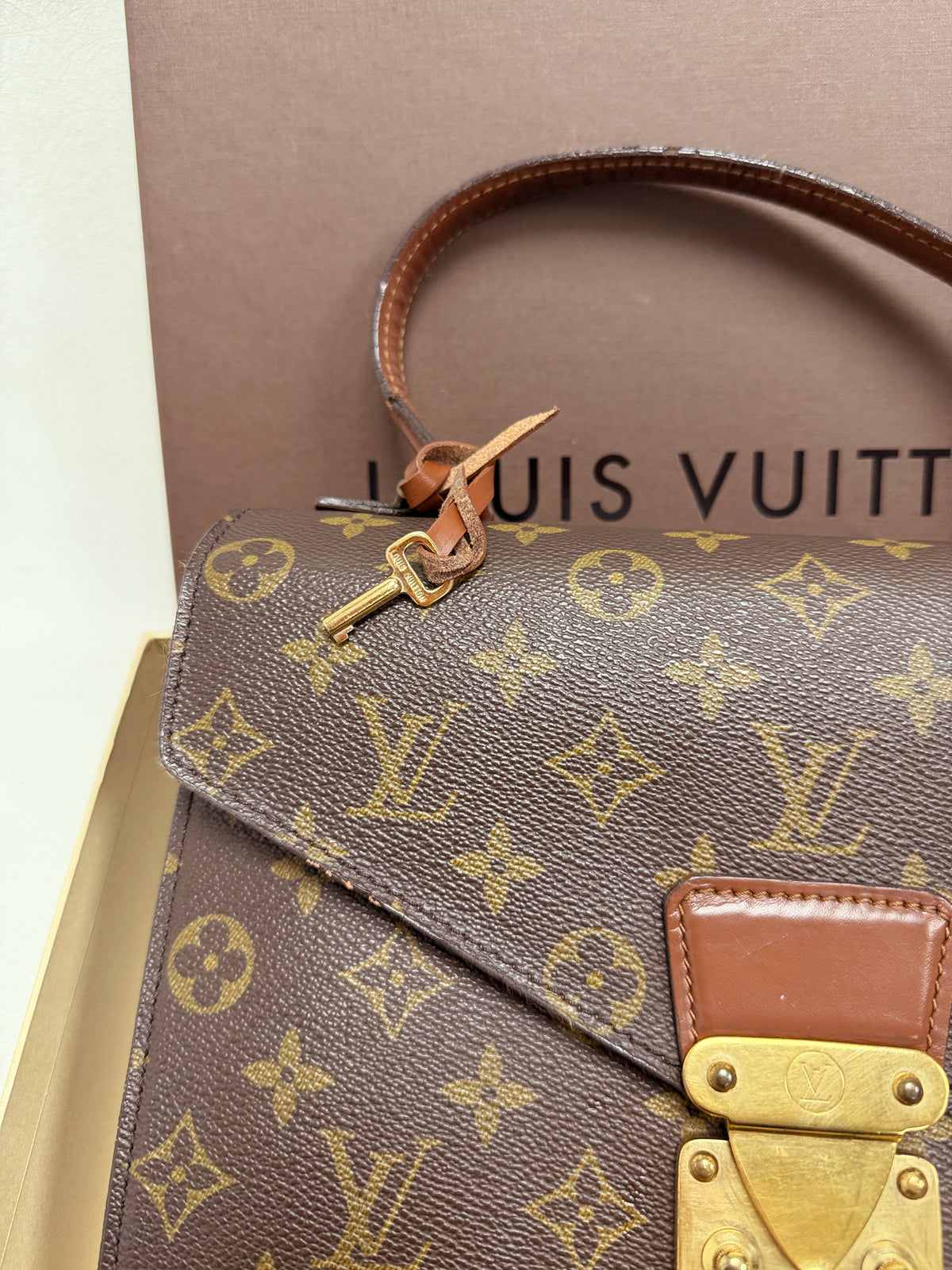 LOUIS VUITTON Sac Concorde