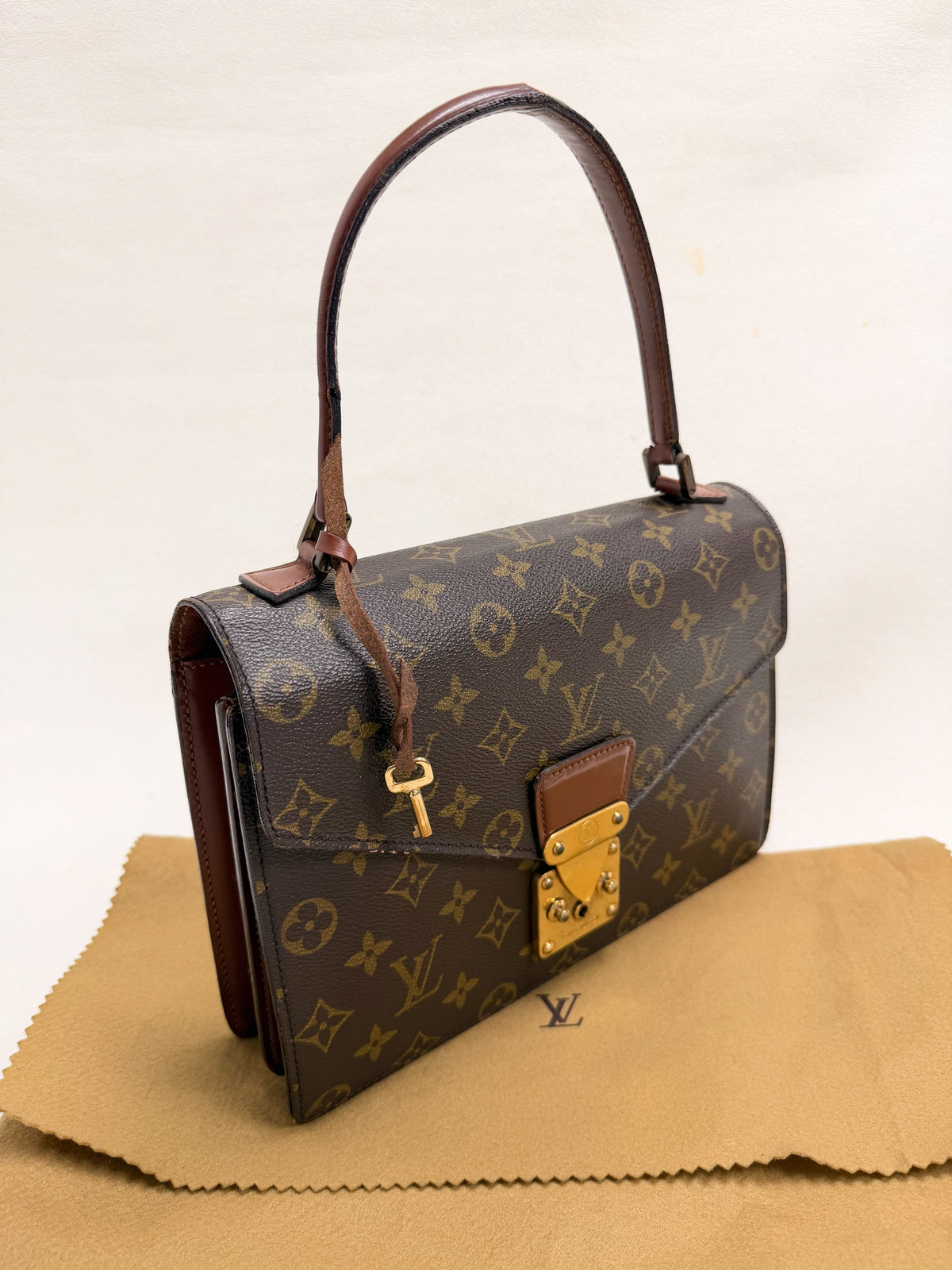 LOUIS VUITTON Sac Concorde