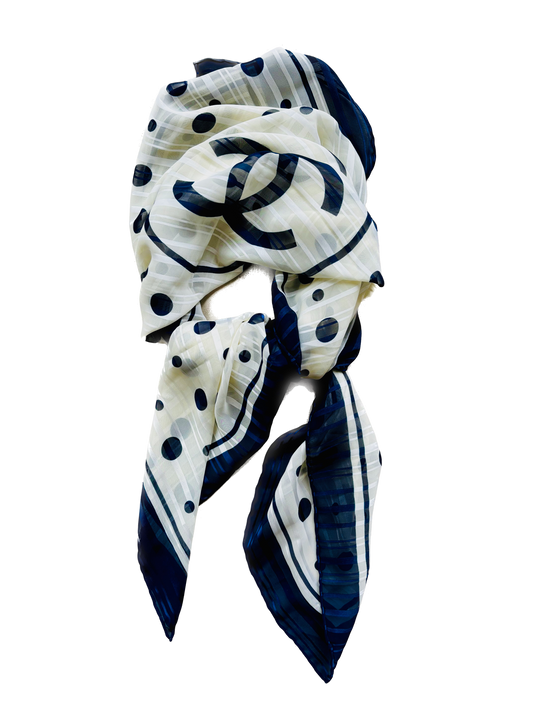 CHANEL Foulard en soie